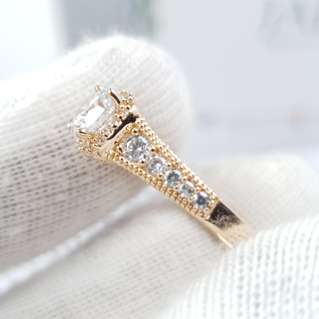 Anillo Alba de Compromiso Con Piedra Blanca Oro 18k