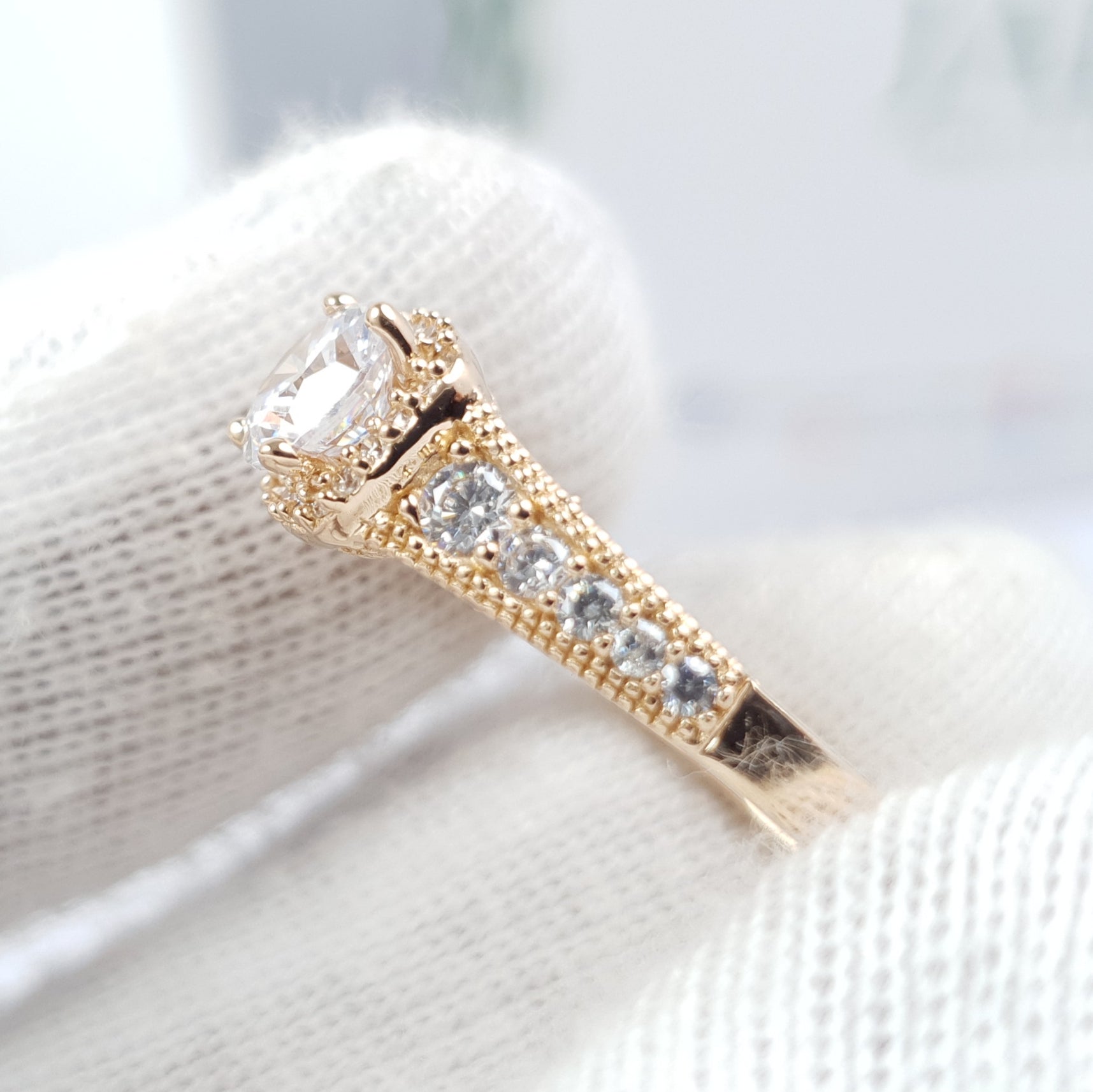 Anillo Alba de Compromiso Con Piedra Blanca Oro 18k