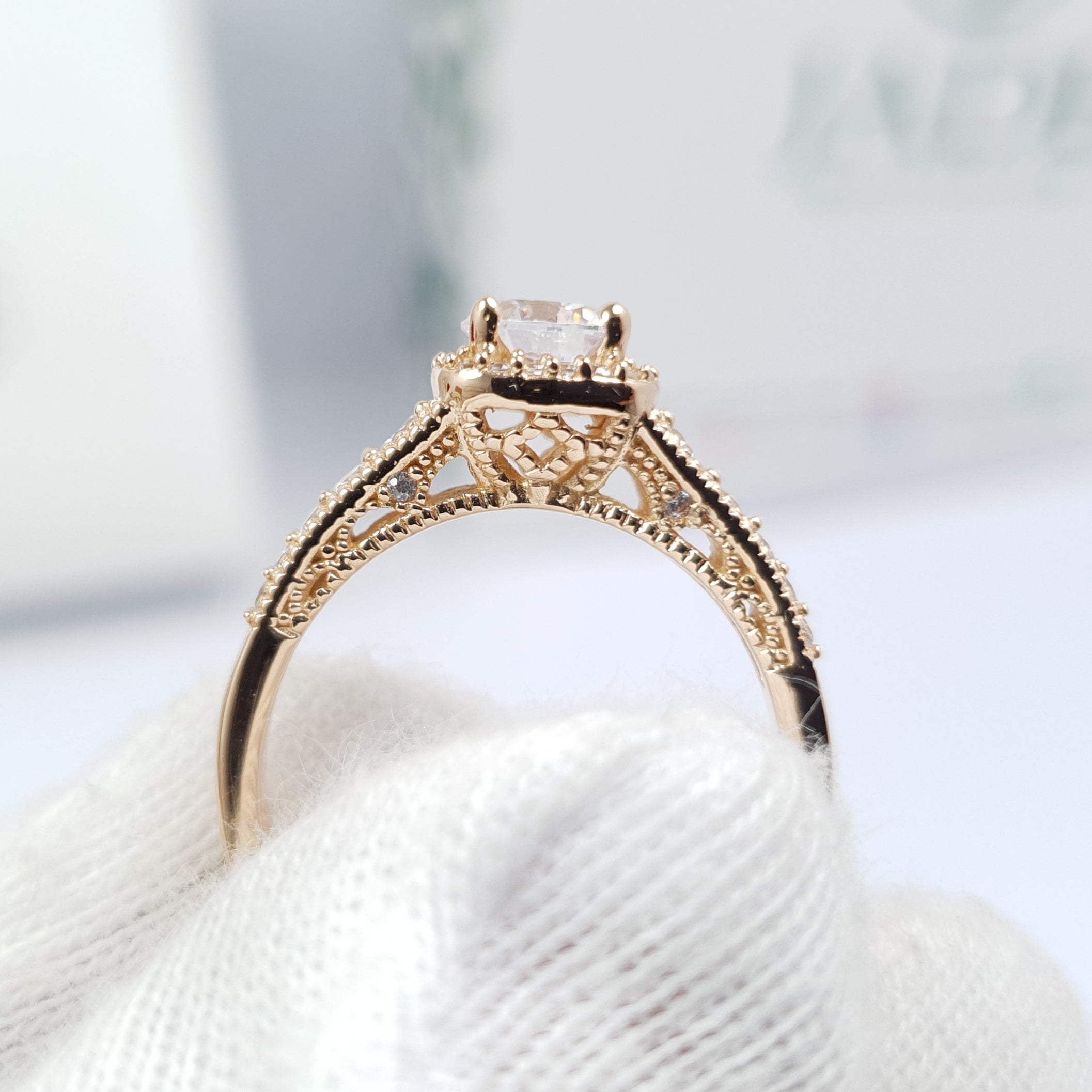 Anillo Alba de Compromiso Con Piedra Blanca Oro 18k