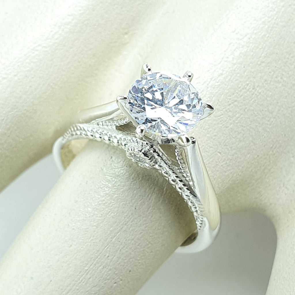 Anillo de Compromiso en Plata Solitario Premiun