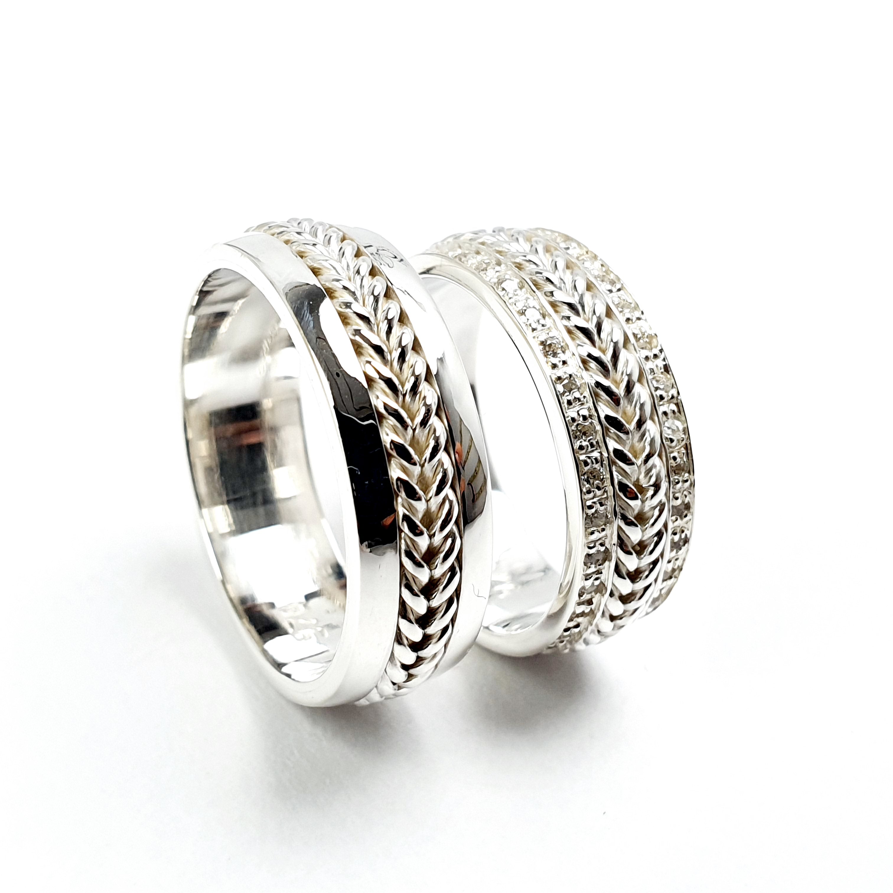 Alianzas en plata con soga y piedras