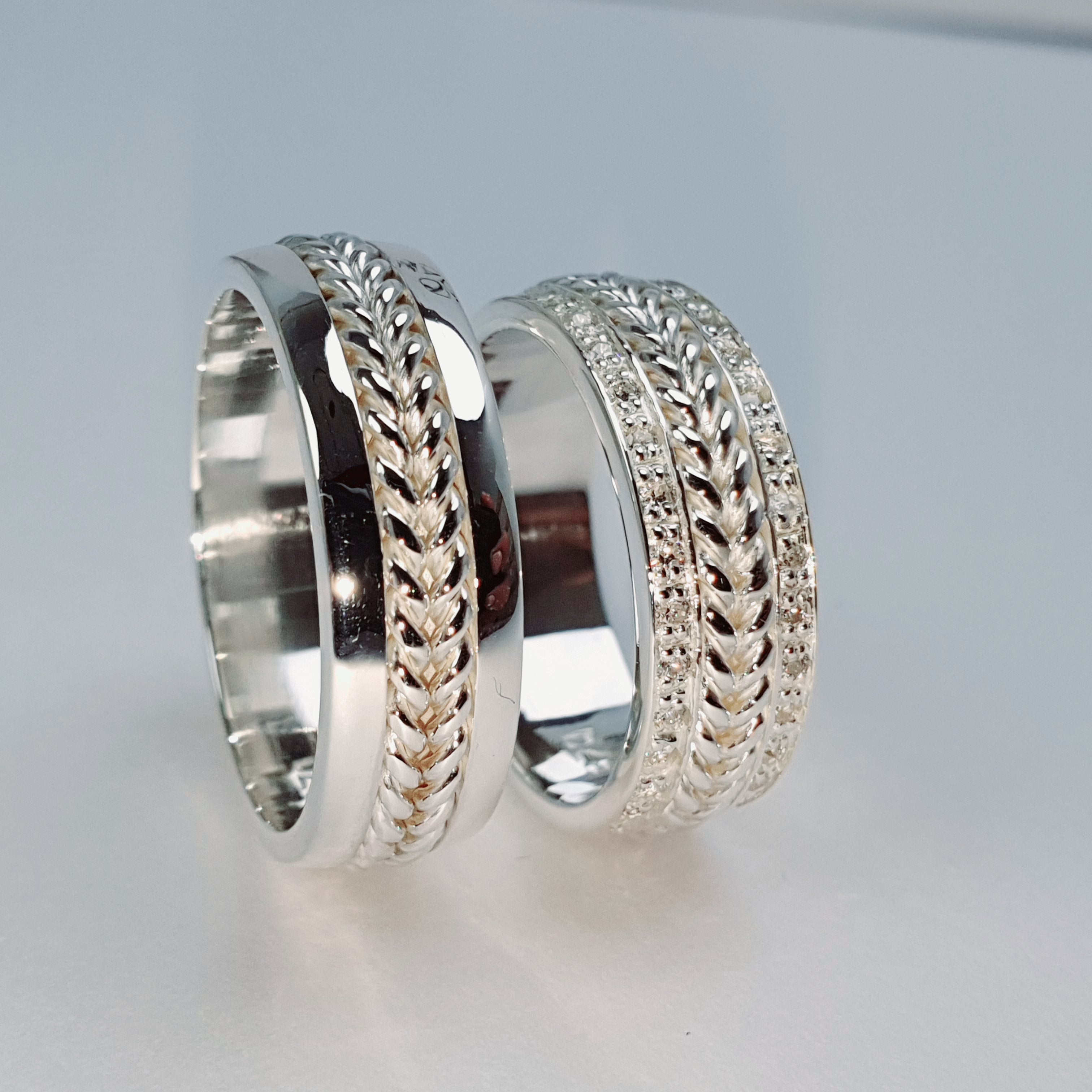 Alianzas en plata con soga y piedras