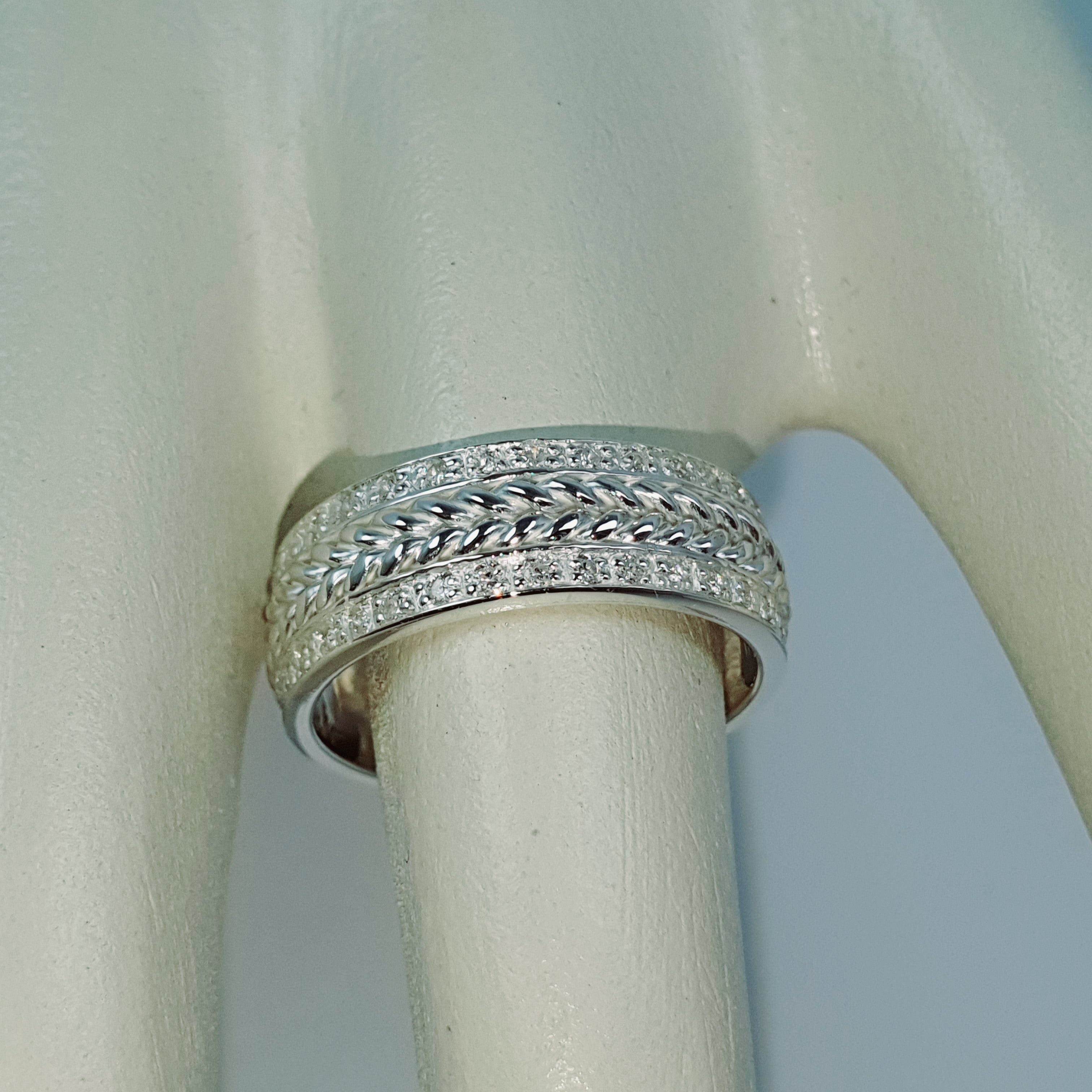 Alianzas en plata con soga y piedras