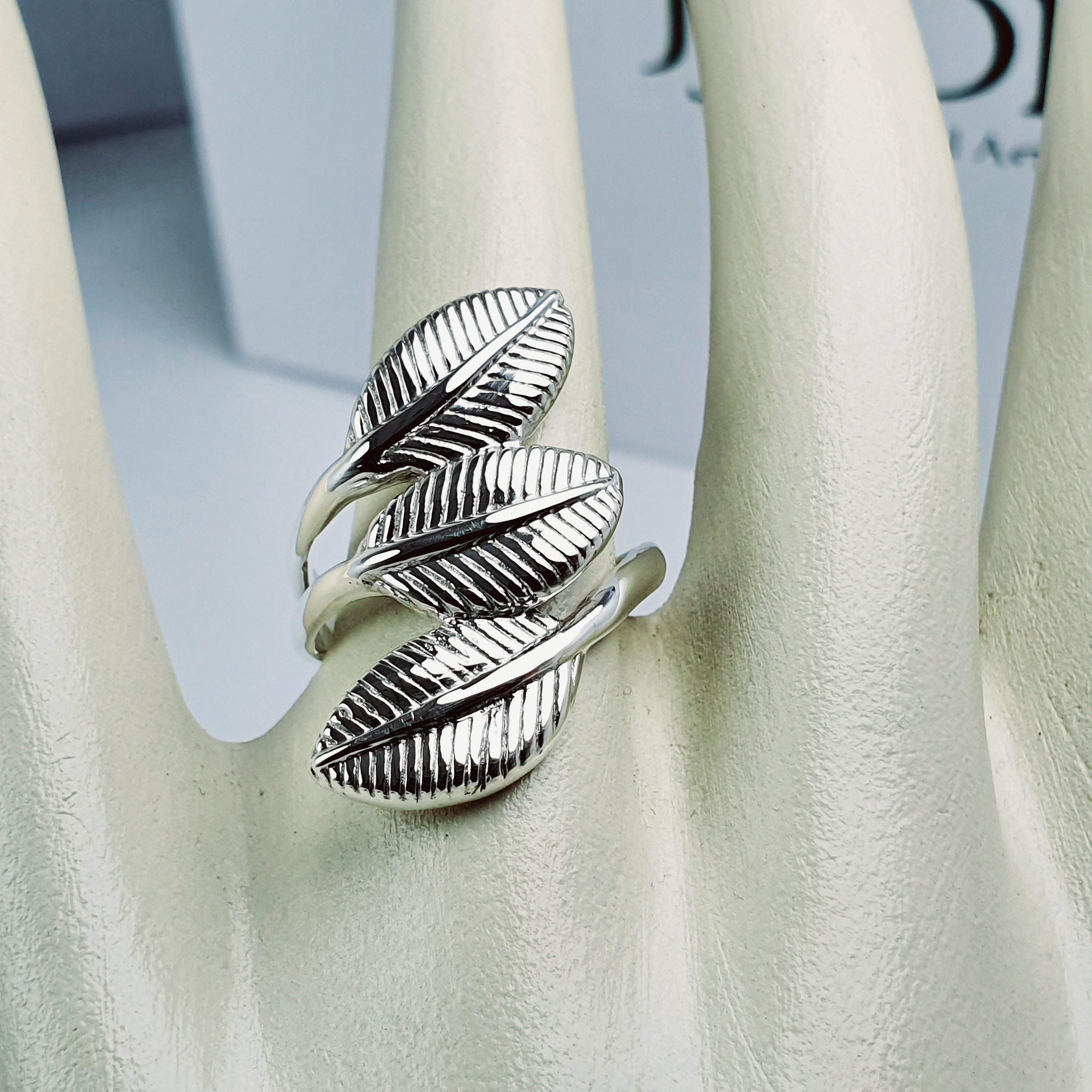 Sortija de Dama con Hojas