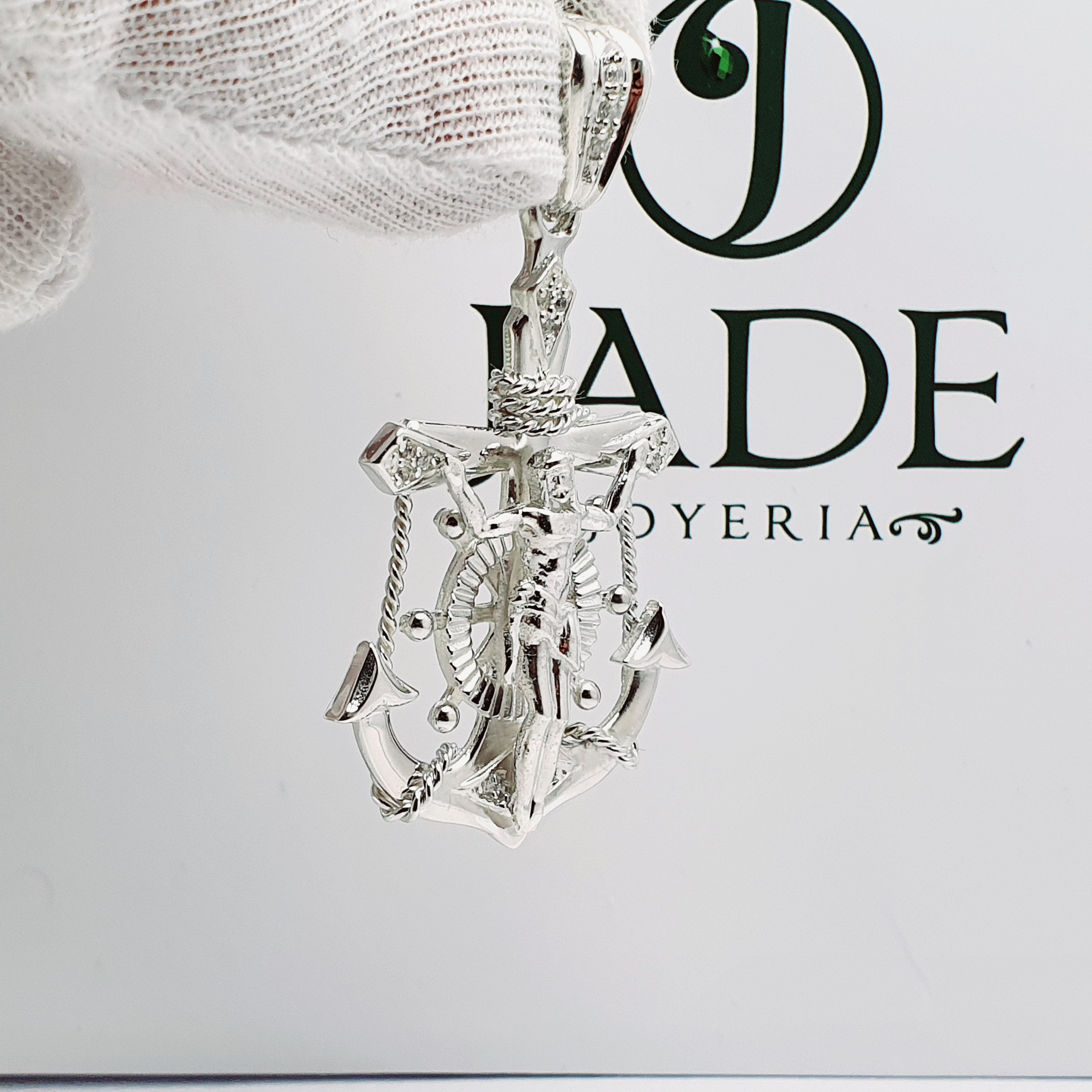 Dije de Ancla con Cristo para Varón