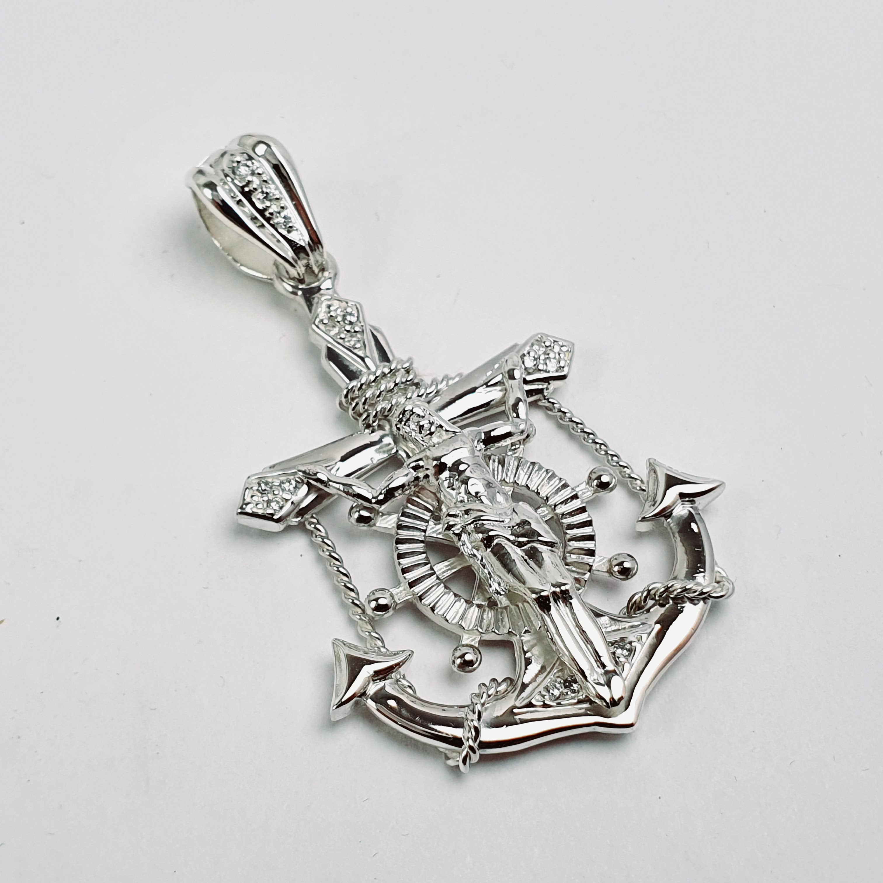 Dije de Ancla con Cristo para Varón