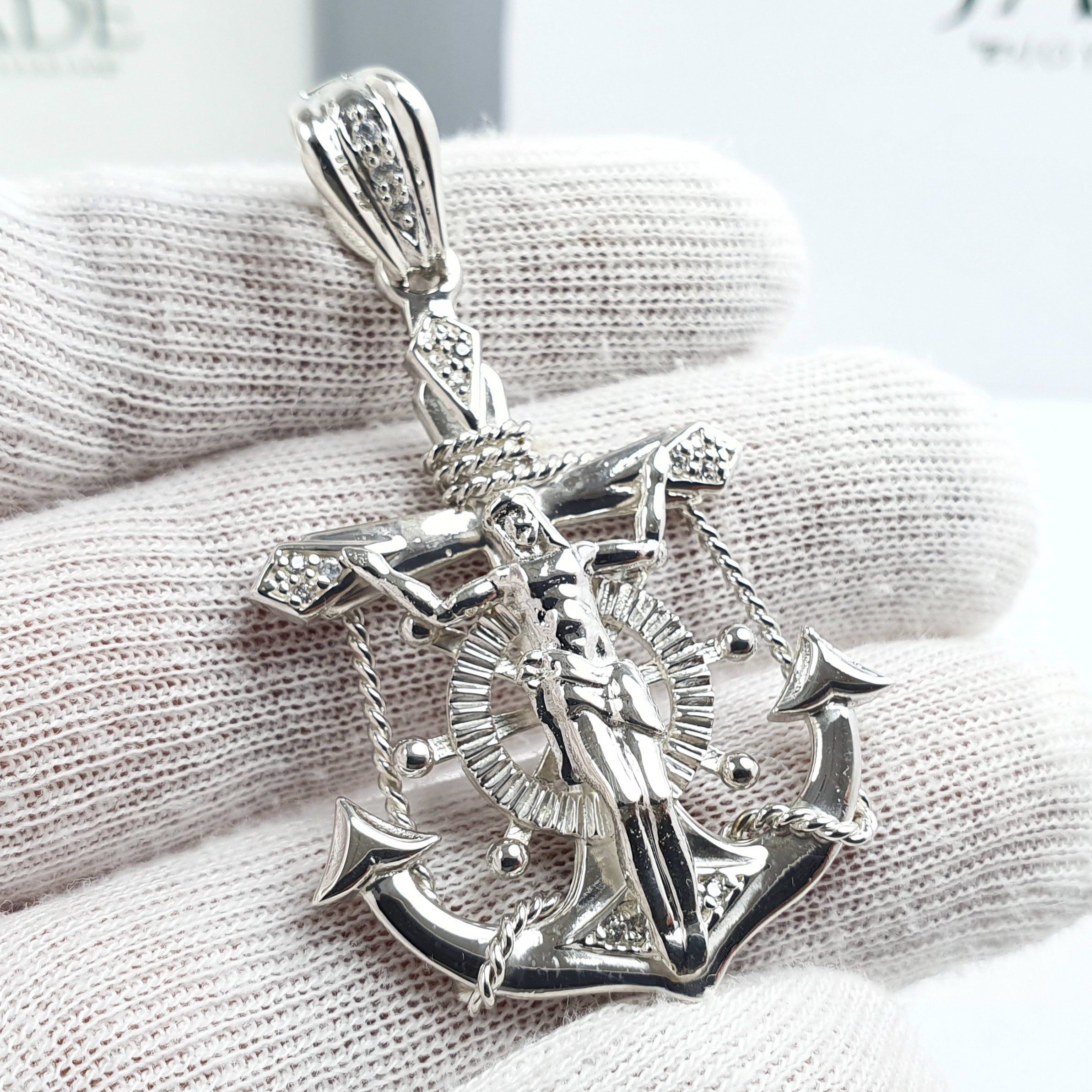 Dije de Ancla con Cristo para Varón