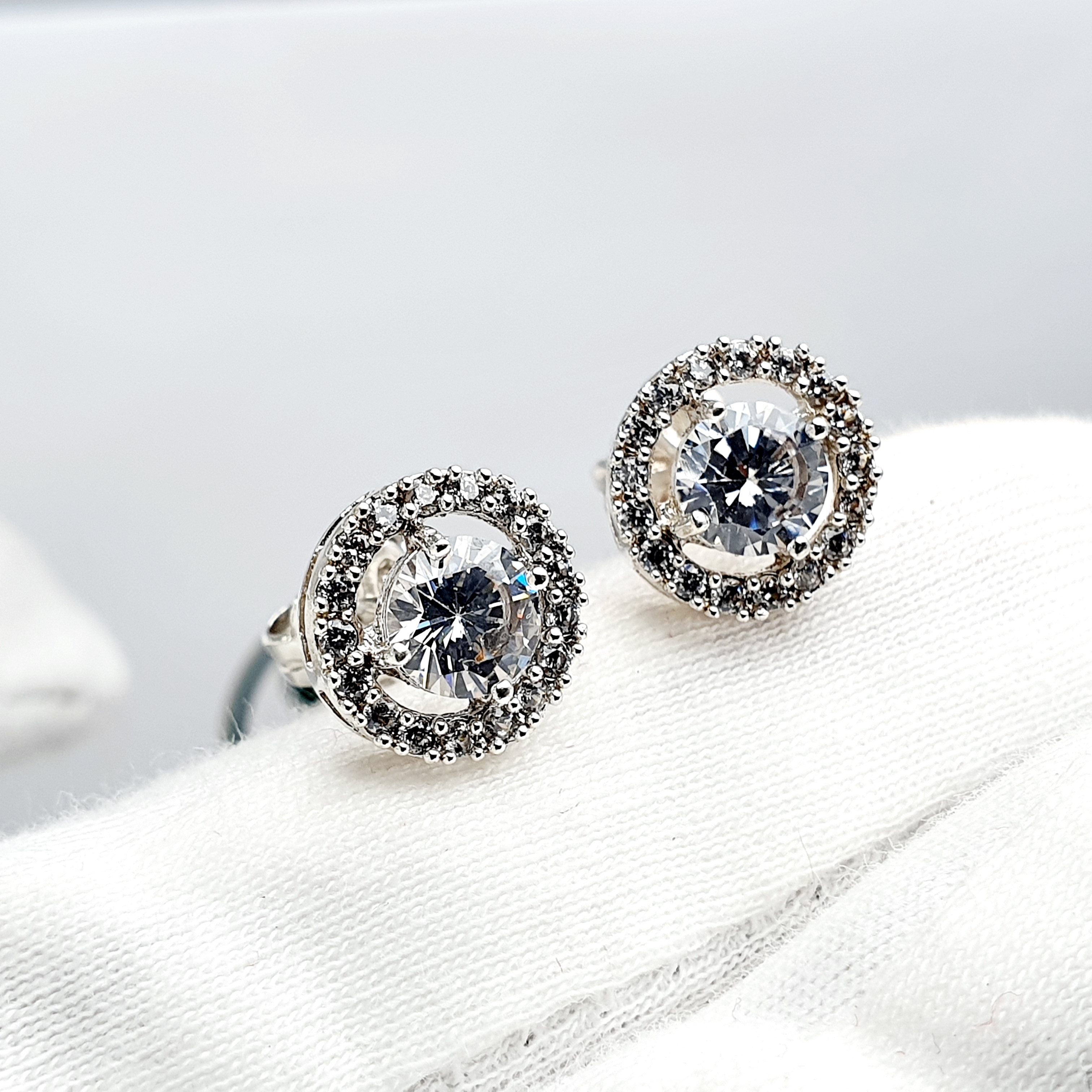 Aretes roseta en plata con piedra