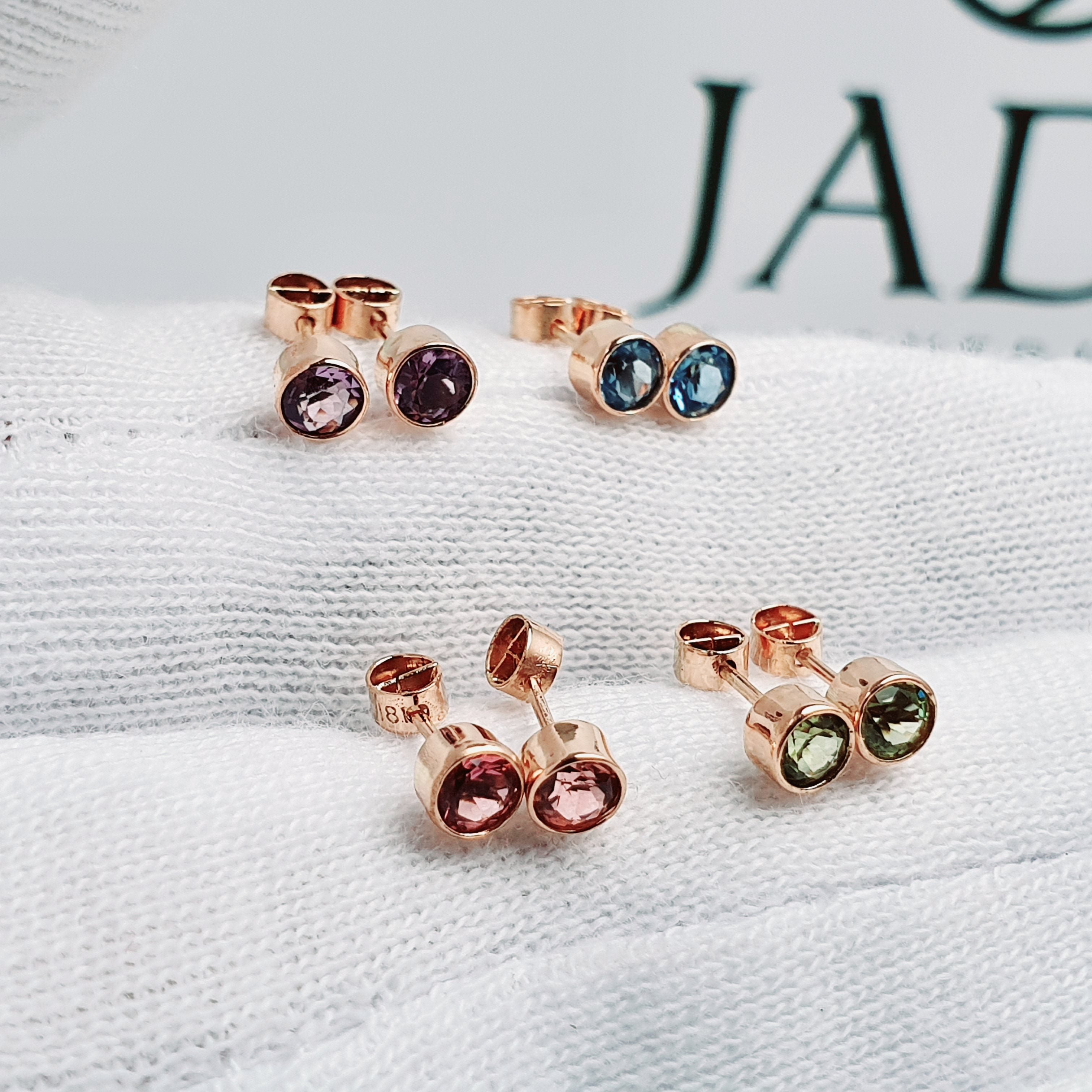 Aretes punto de luz para bebé en oro 18k