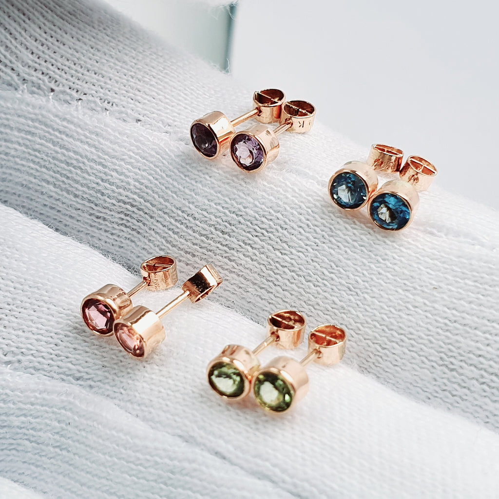 Aretes punto de luz para bebé en oro 18k