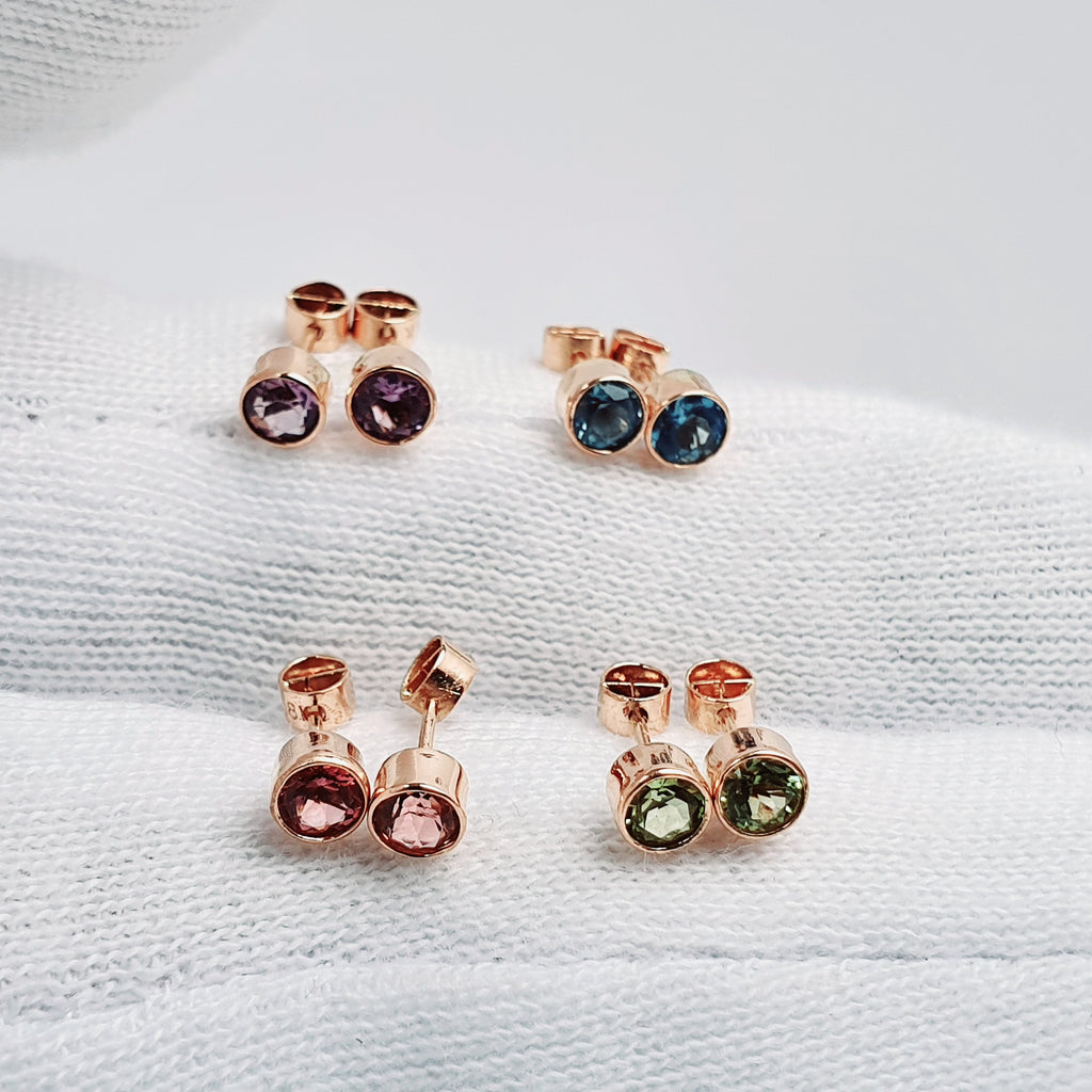 Aretes punto de luz para bebé en oro 18k