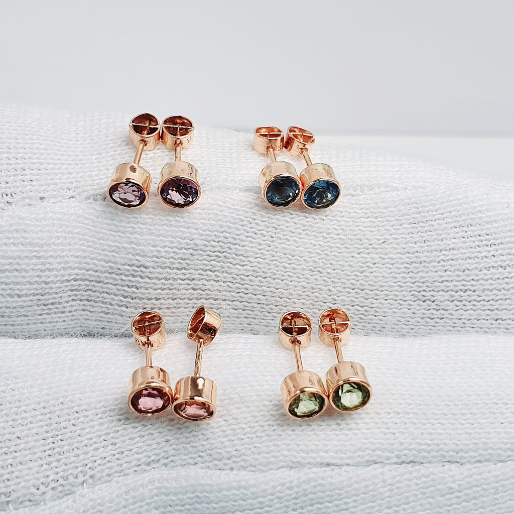 Aretes punto de luz para bebé en oro 18k