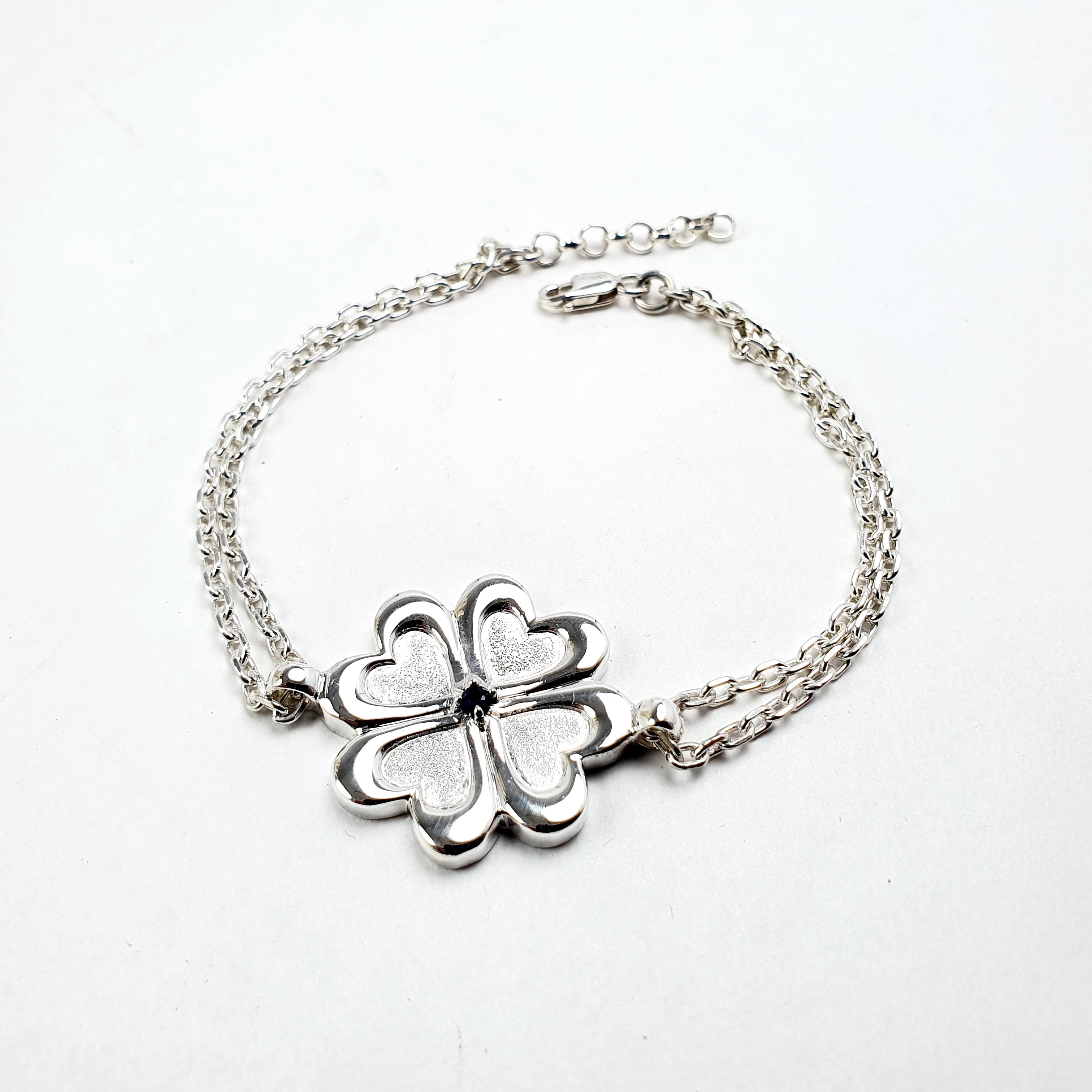 Pulsera en plata para dama trébol y corazon