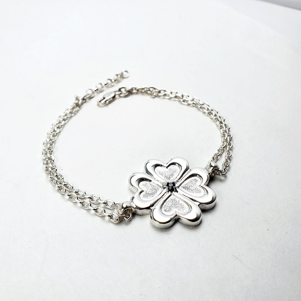 Pulsera en plata para dama trébol y corazon