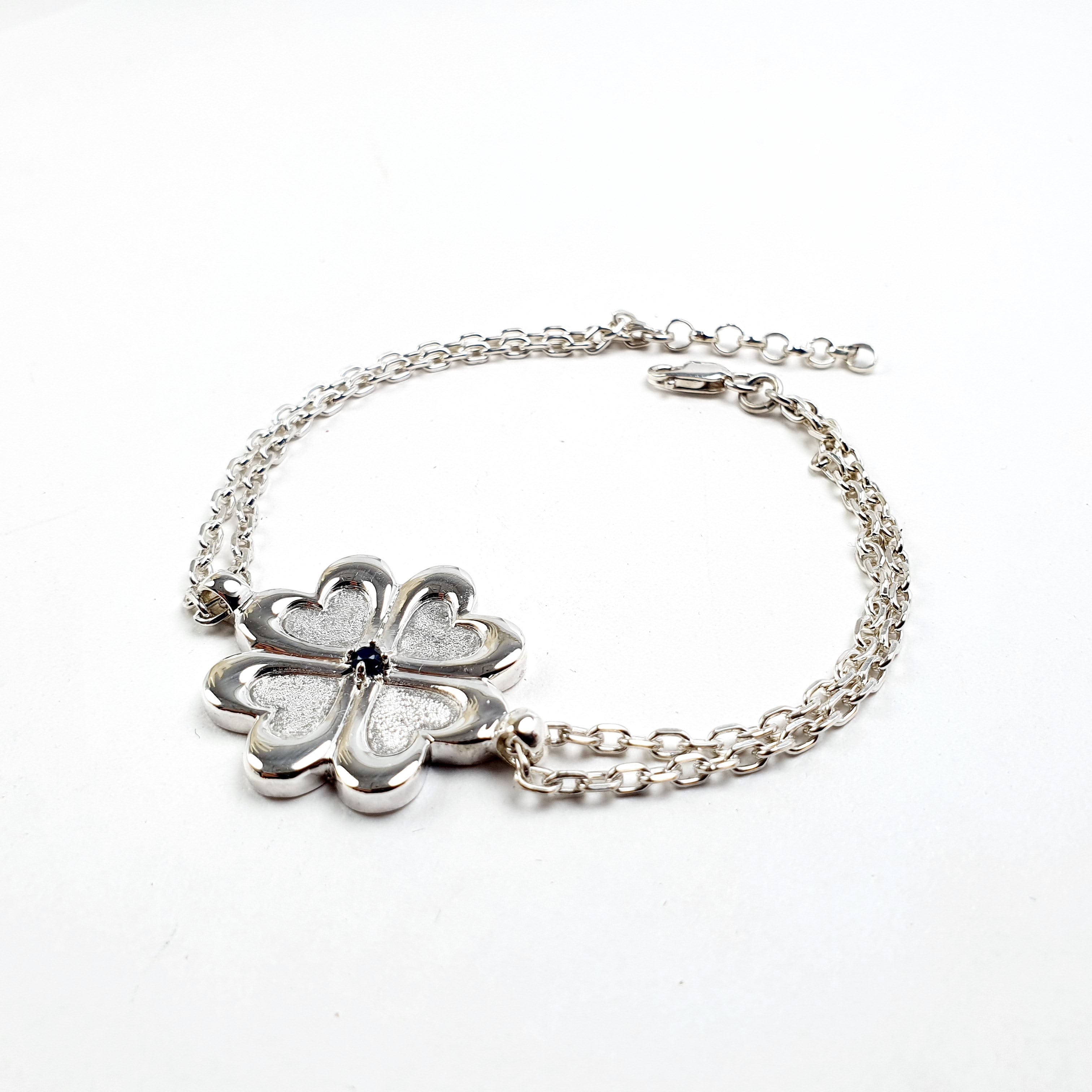 Pulsera en plata para dama trébol y corazon