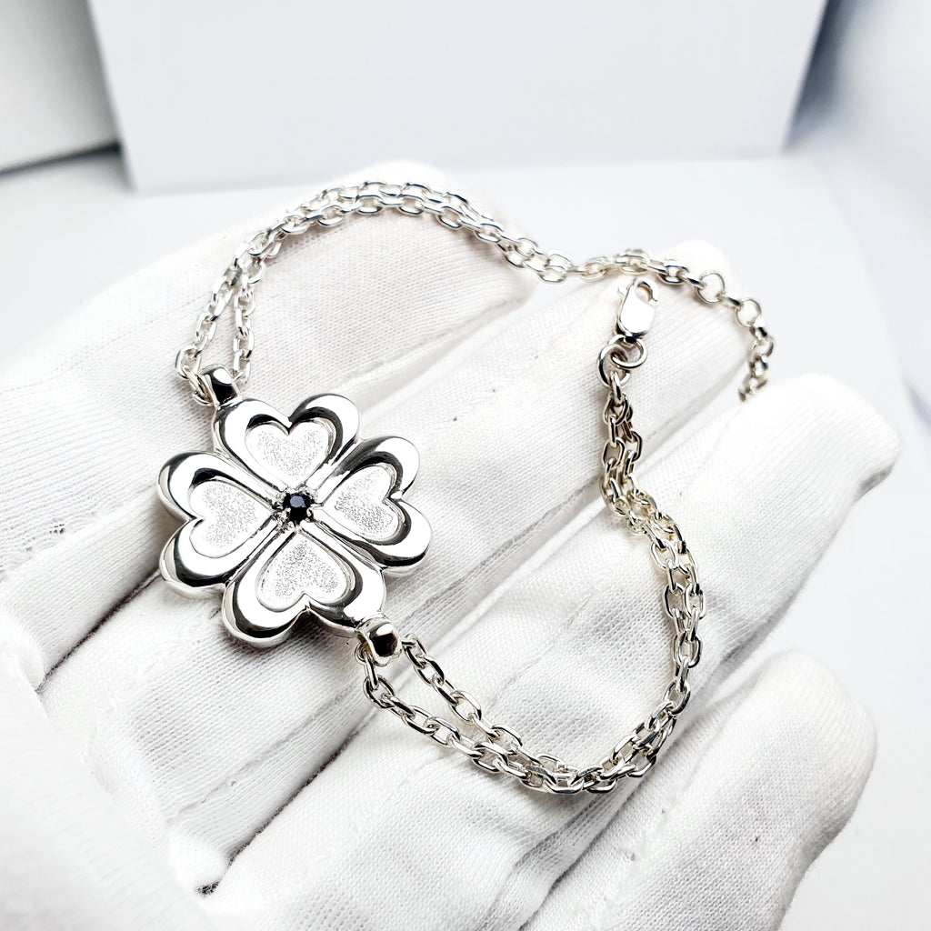Pulsera en plata para dama trébol y corazon