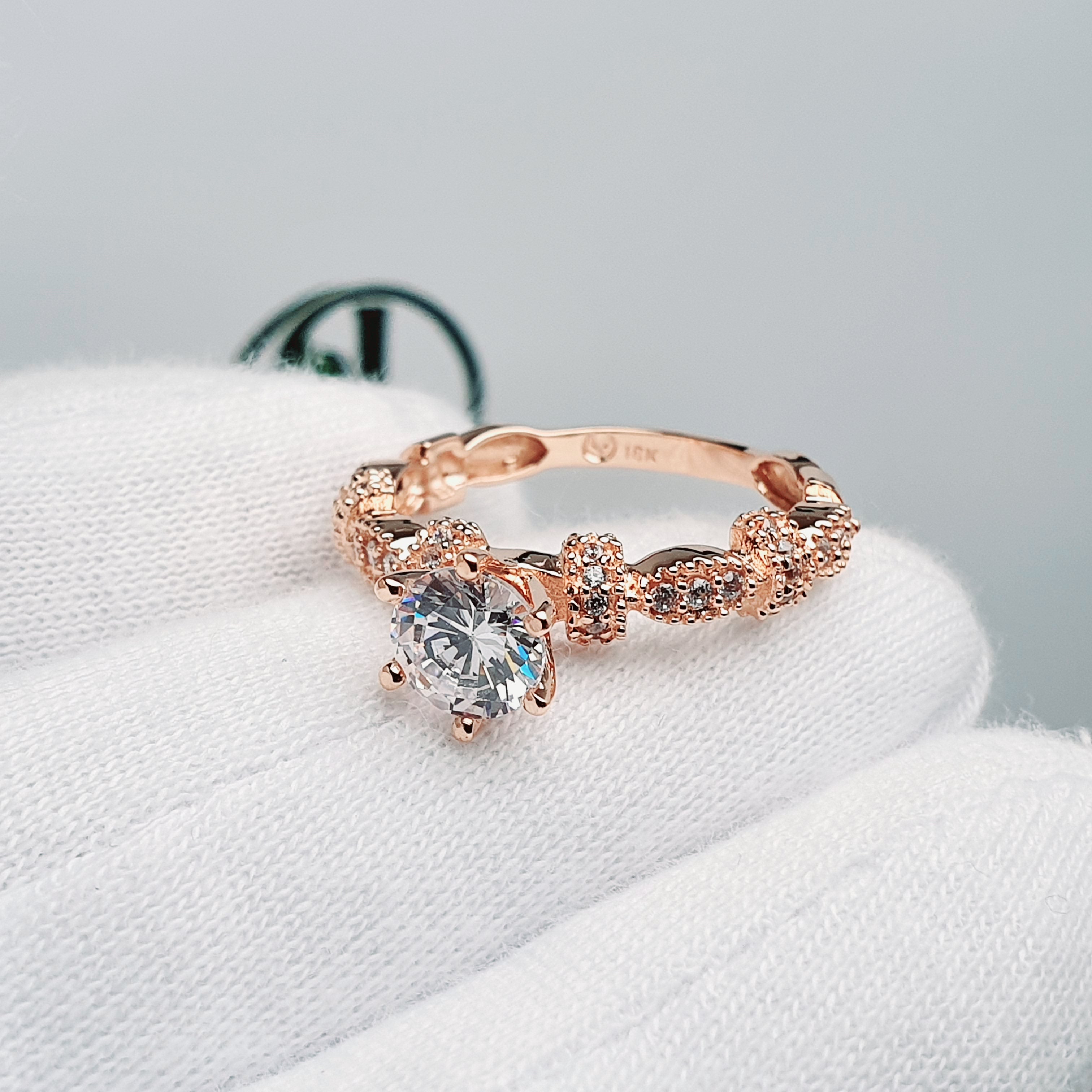 Anillo de Compromiso con Moissanita "Queen"