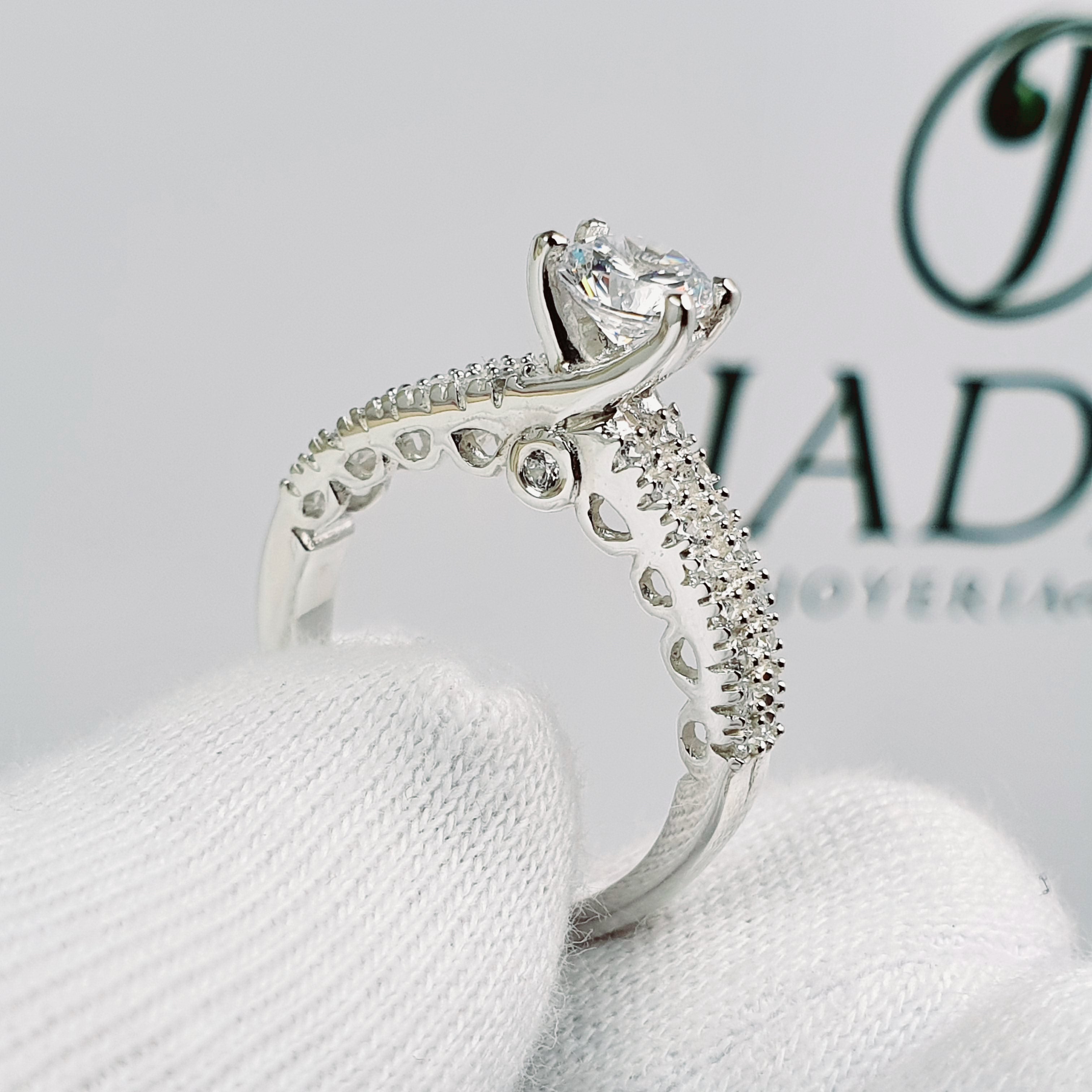 Anillo en Plata con Diseños