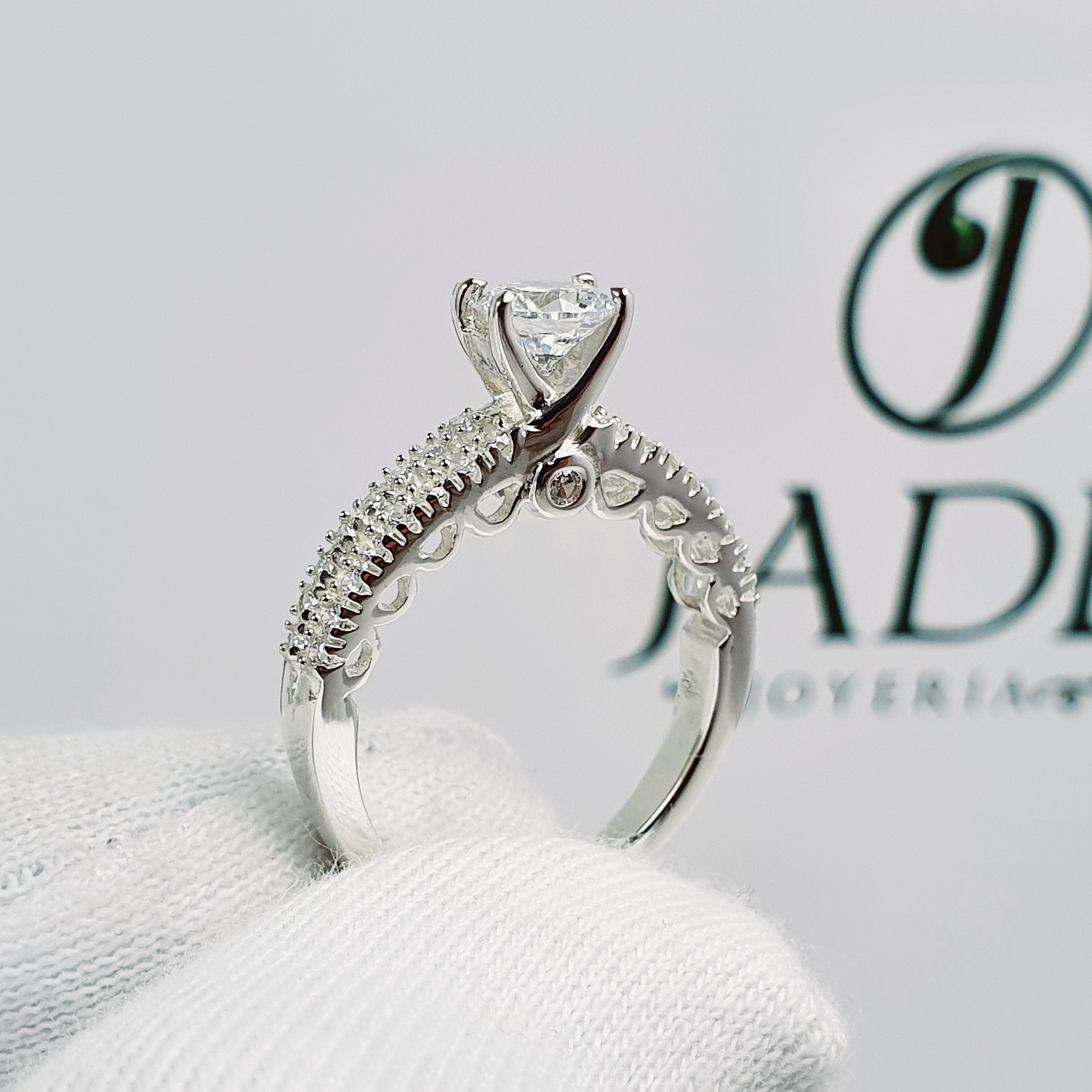 Anillo en Plata con Diseños