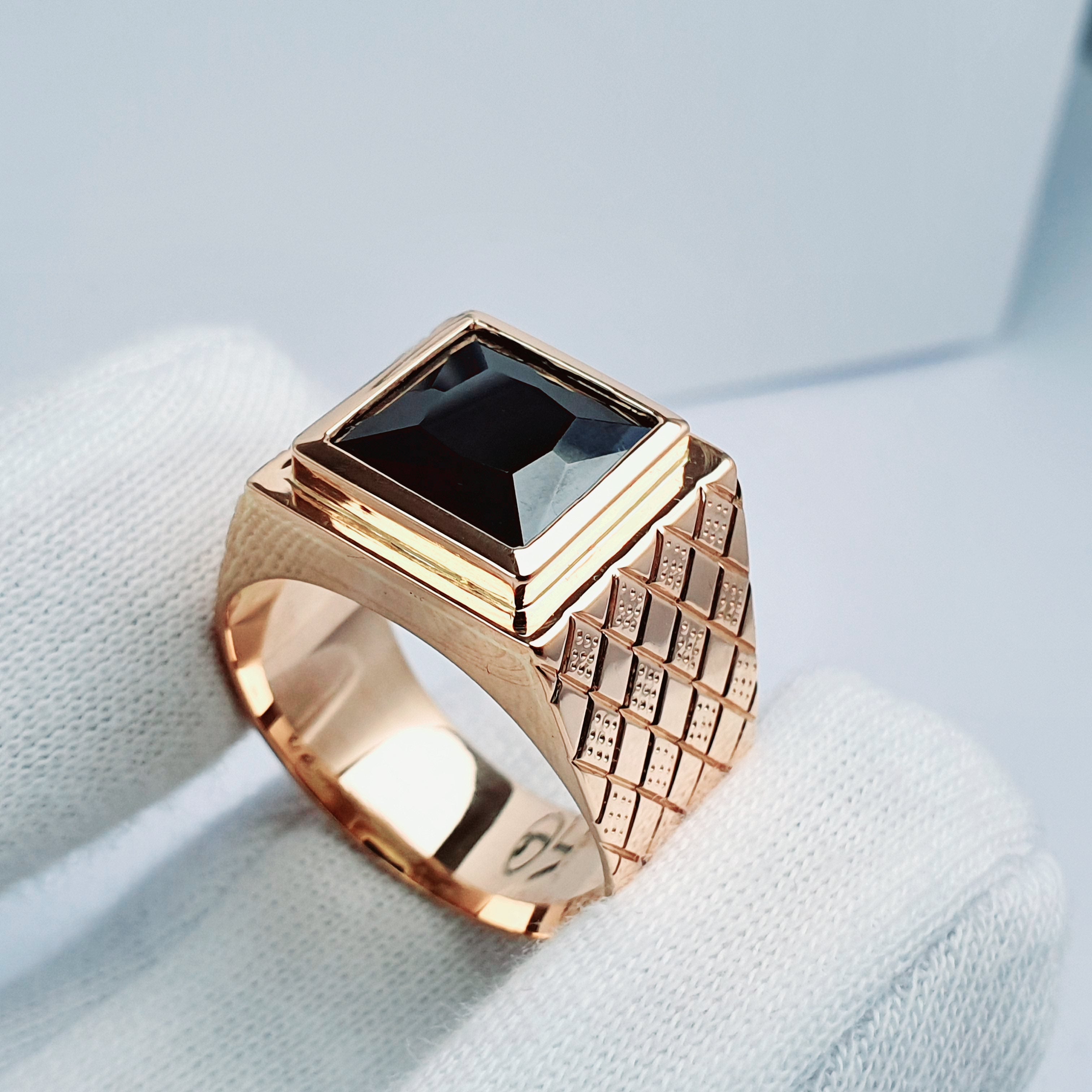 Anillo Chevalier con Piedra Cuadrada para Varón en Oro 18k