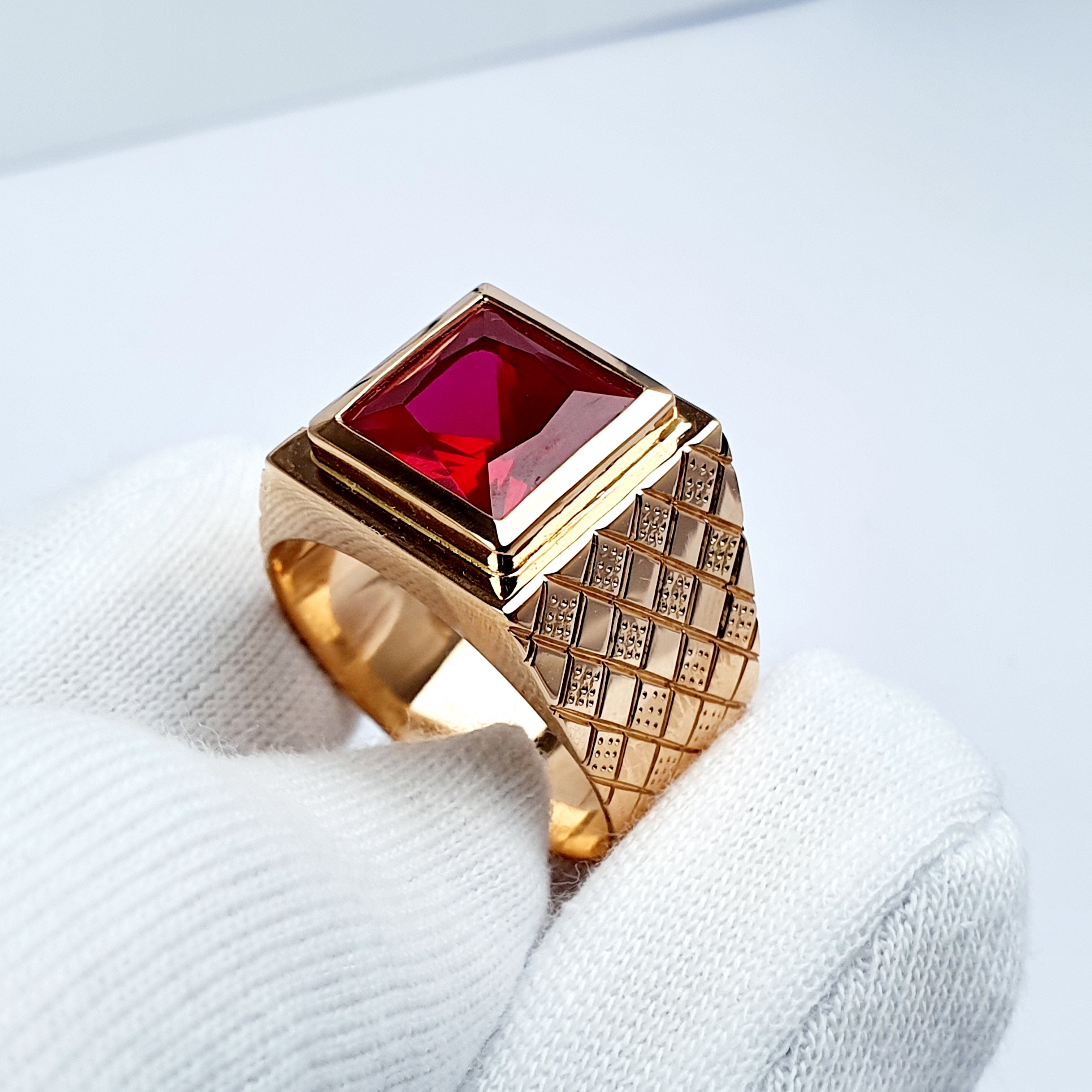 Anillo Chevalier  con Piedra Cuadrada Roja para Varón en Oro 18k