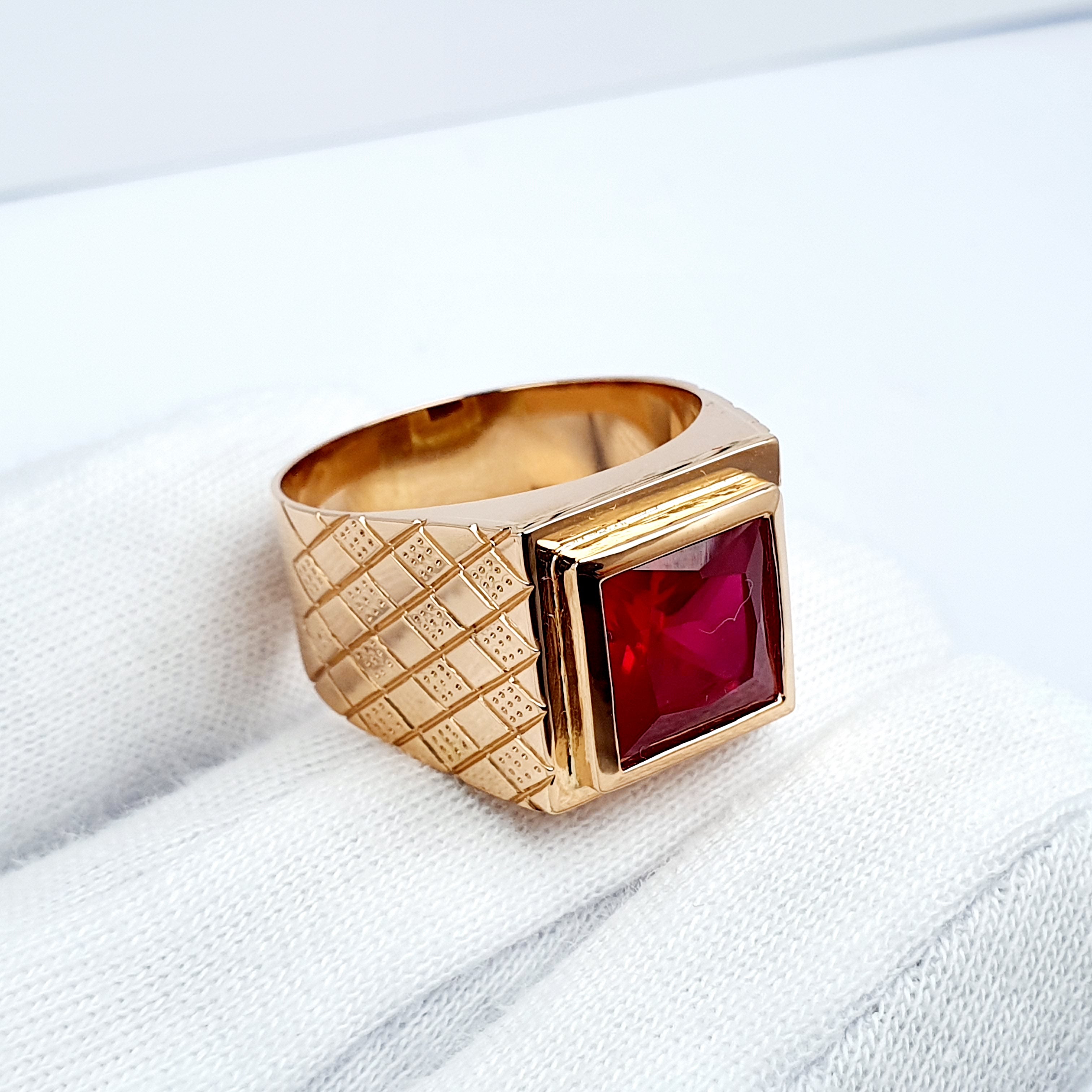 Anillo Chevalier  con Piedra Cuadrada Roja para Varón en Oro 18k