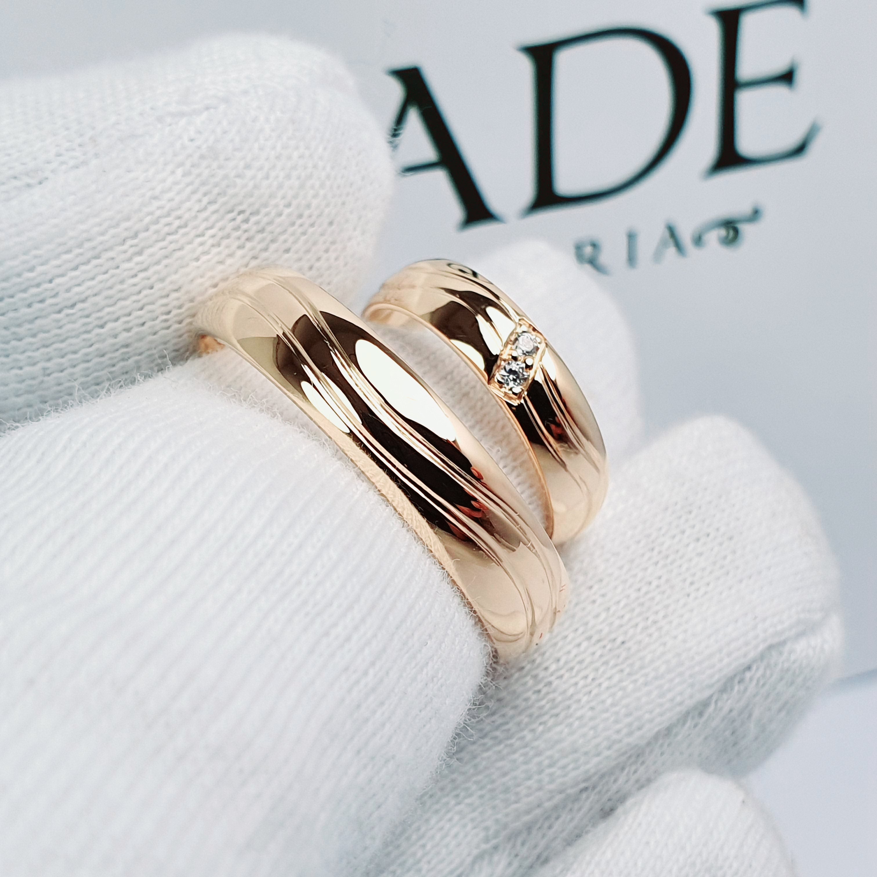 Aros de Boda con Detalles y Piedra oro 18k
