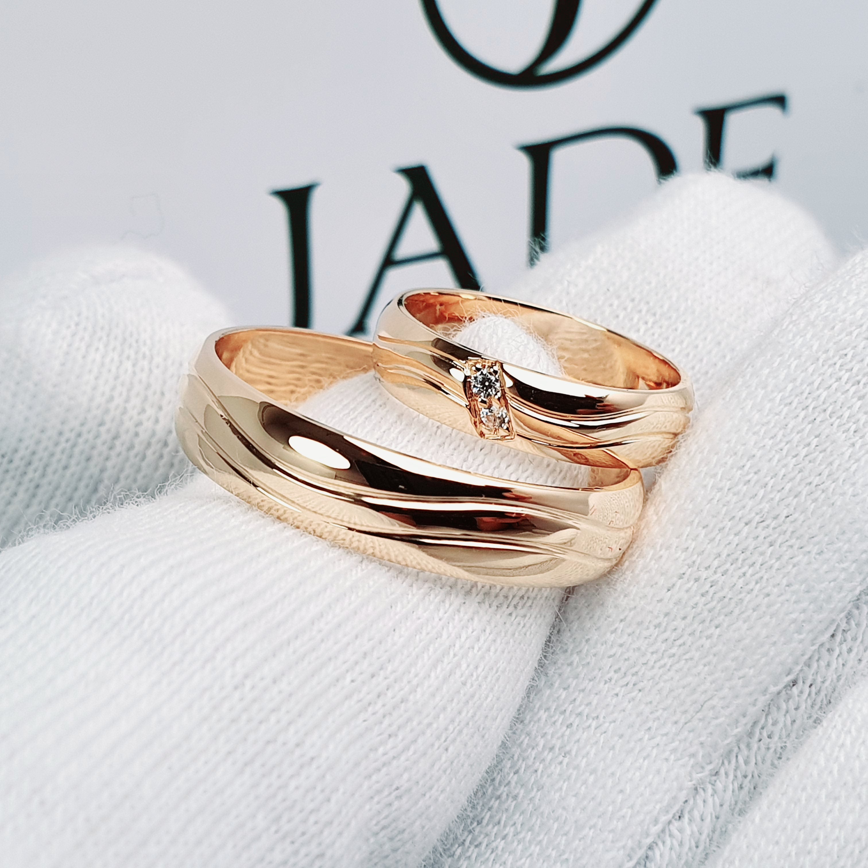 Aros de Boda con Detalles y Piedra oro 18k