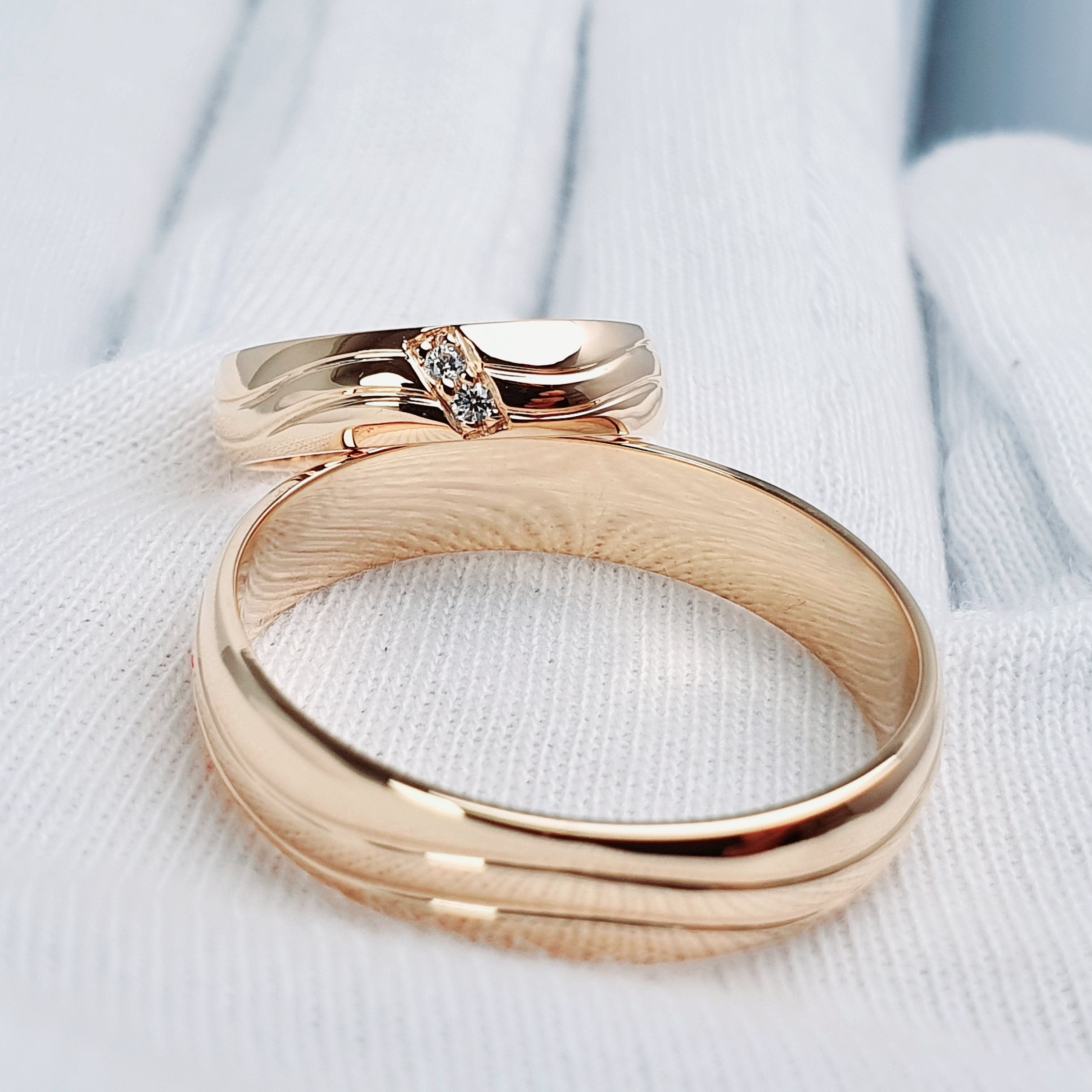 Aros de Boda con Detalles y Piedra oro 18k