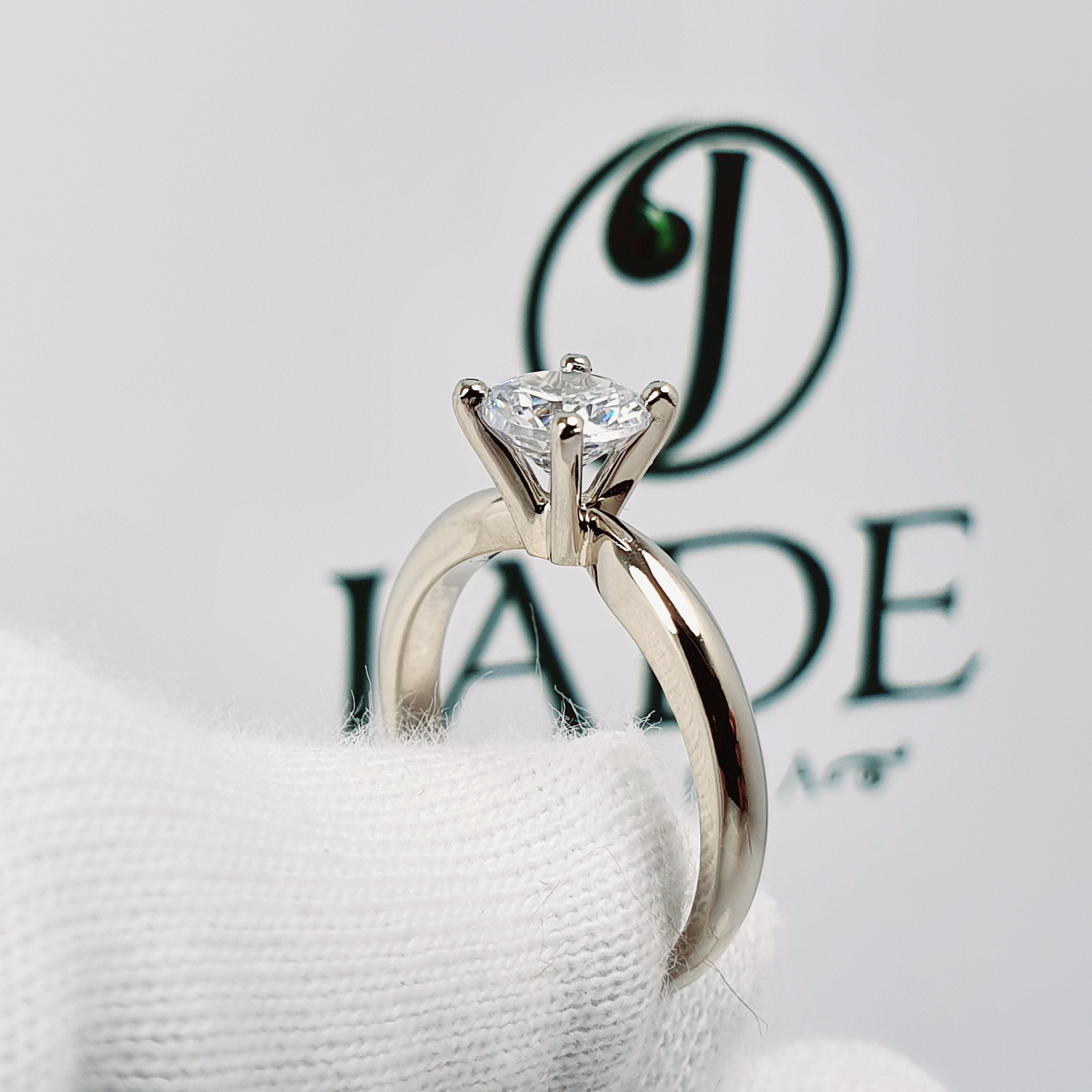 Anillo de compromiso solitario oro blanco 18k Jade18k