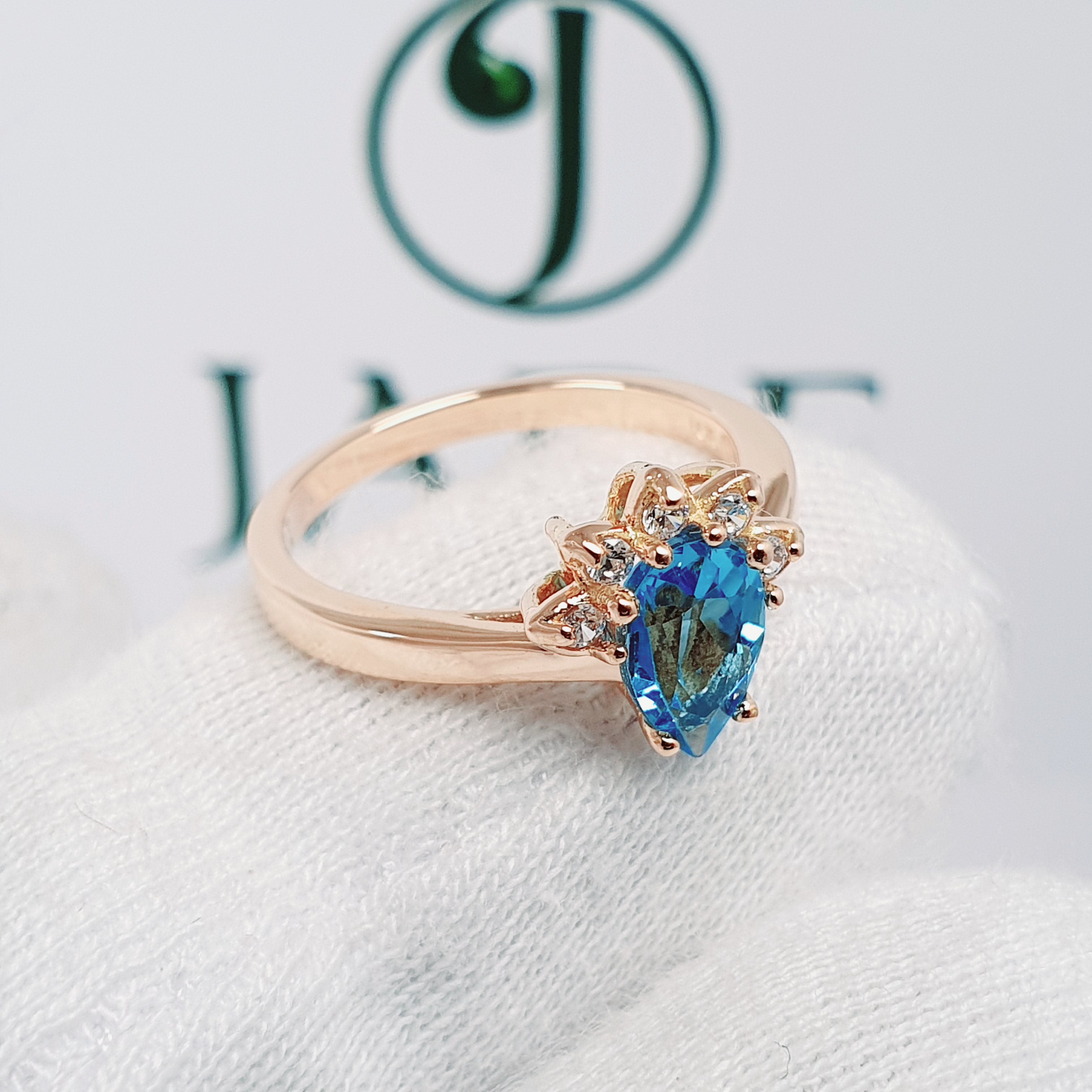 Anillo con Piedra Natural "Agua Marina"