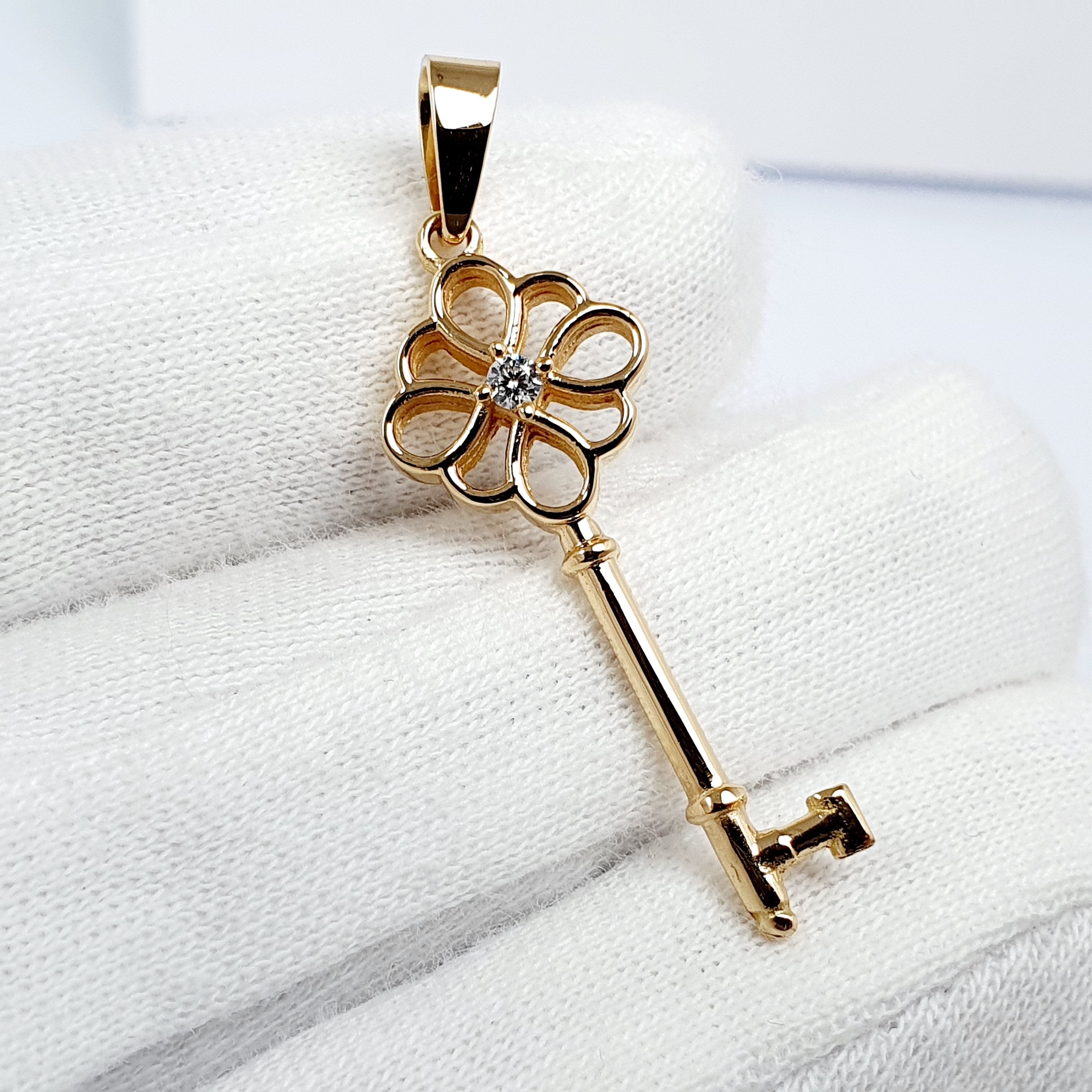 Dije de llave en oro 18k