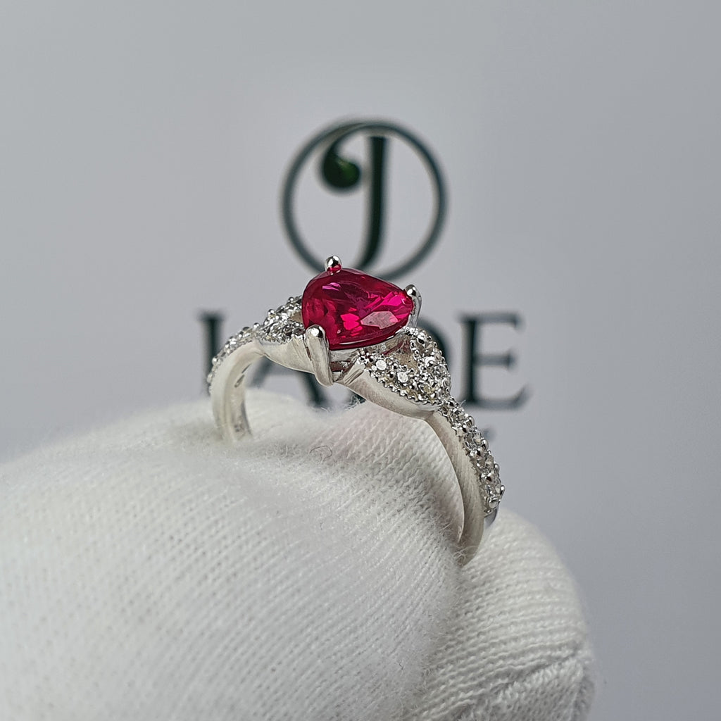 Anillo de corazon rojo en plata de ley