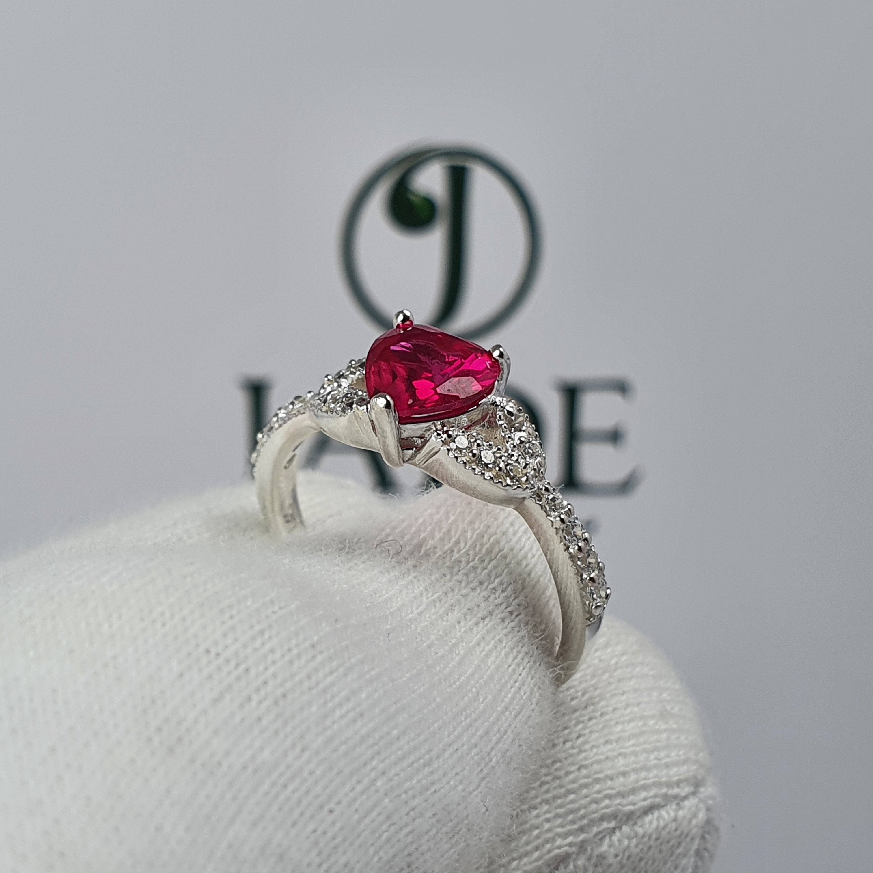 Anillo de corazon rojo en plata de ley