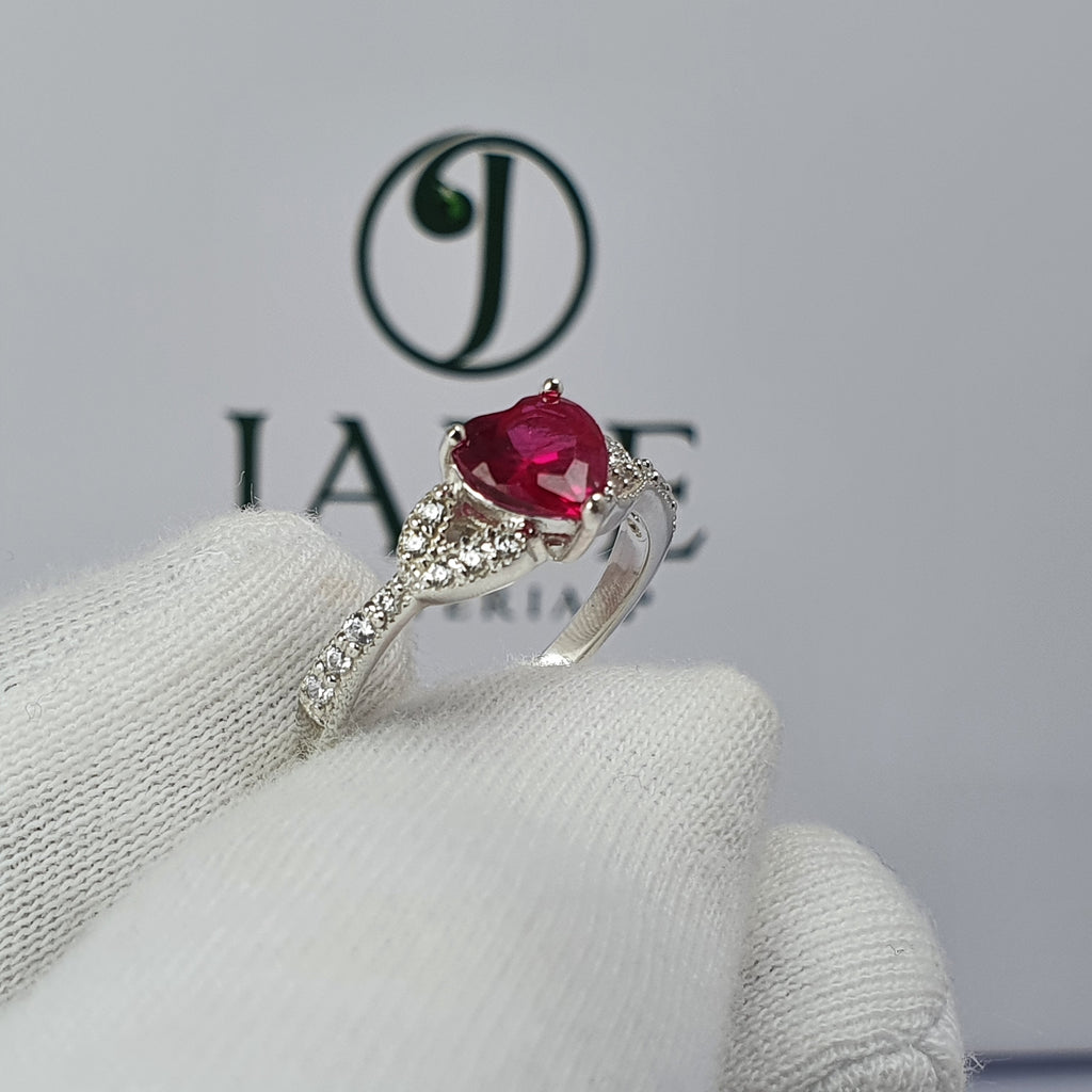 Anillo de corazon rojo en plata de ley