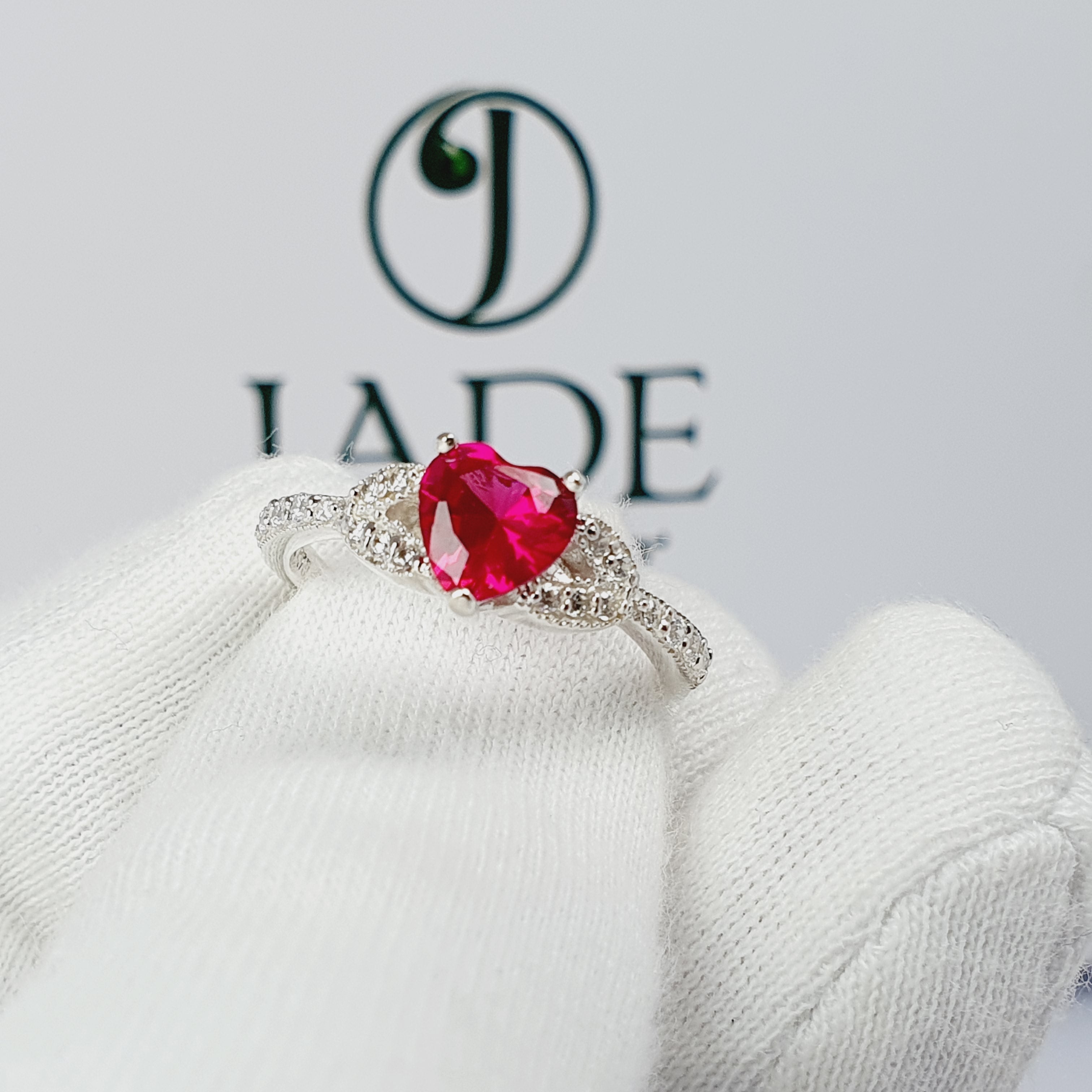 Anillo de corazon rojo en plata de ley