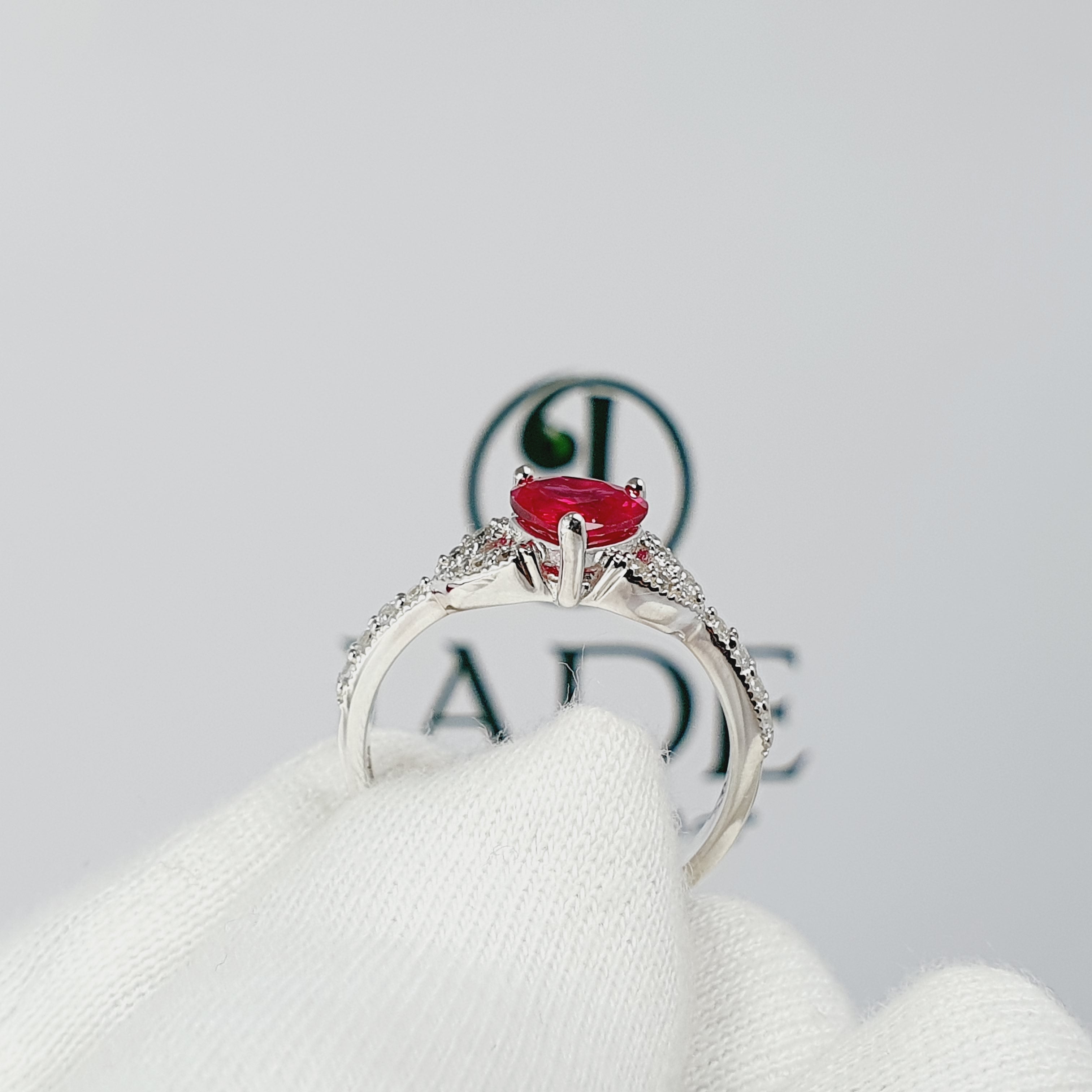 Anillo de corazon rojo en plata de ley