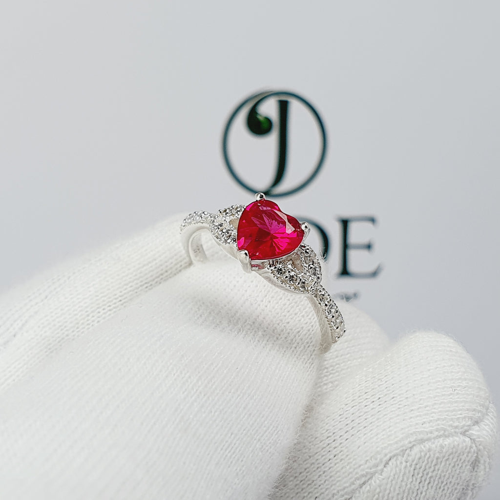 Anillo de corazon rojo en plata de ley