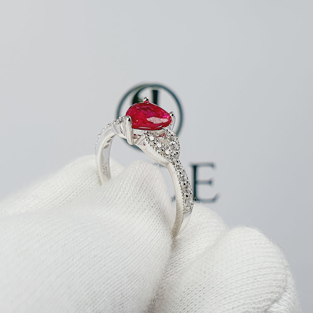 Anillo de corazon rojo en plata de ley