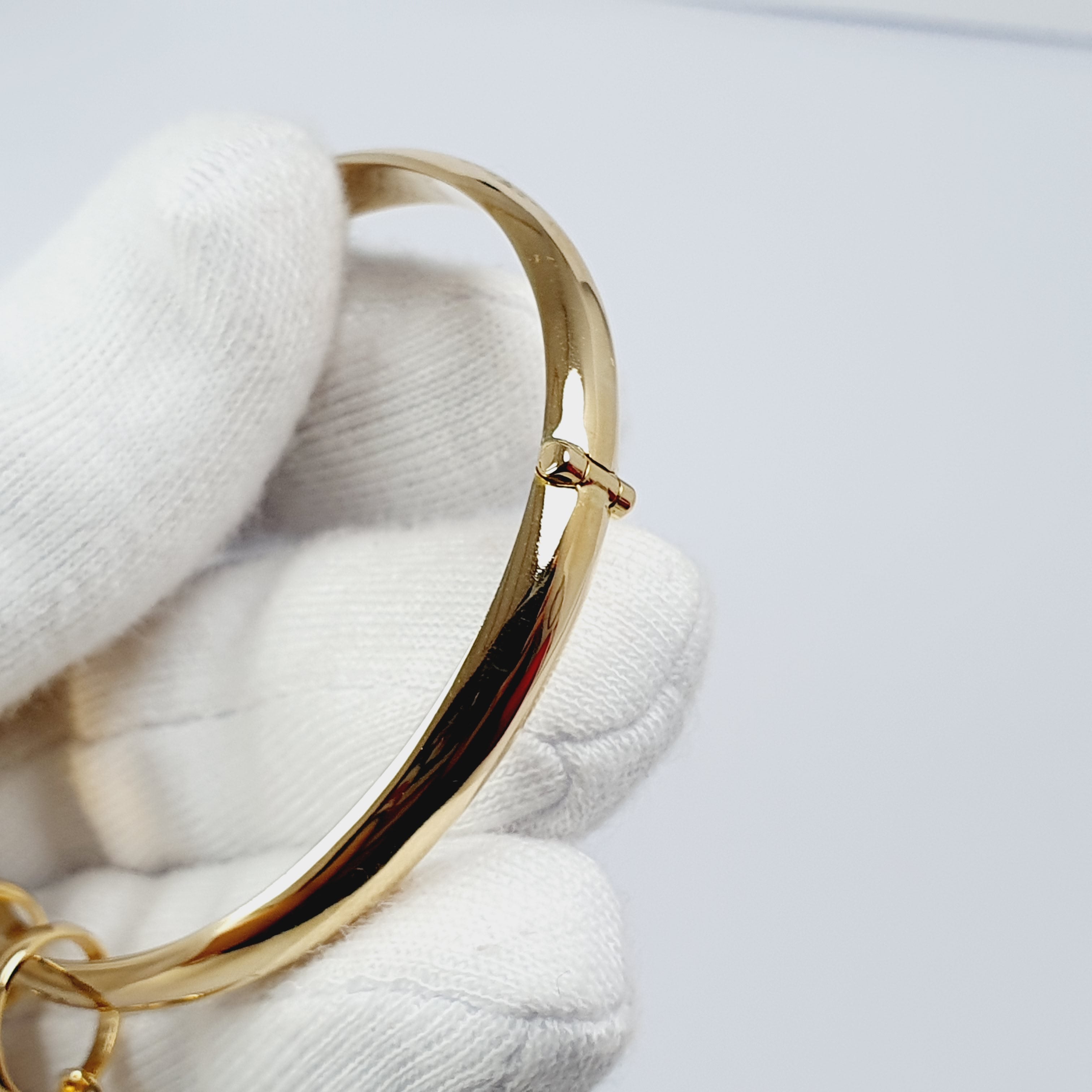 Puñera con dije de llave y candado oro 18k