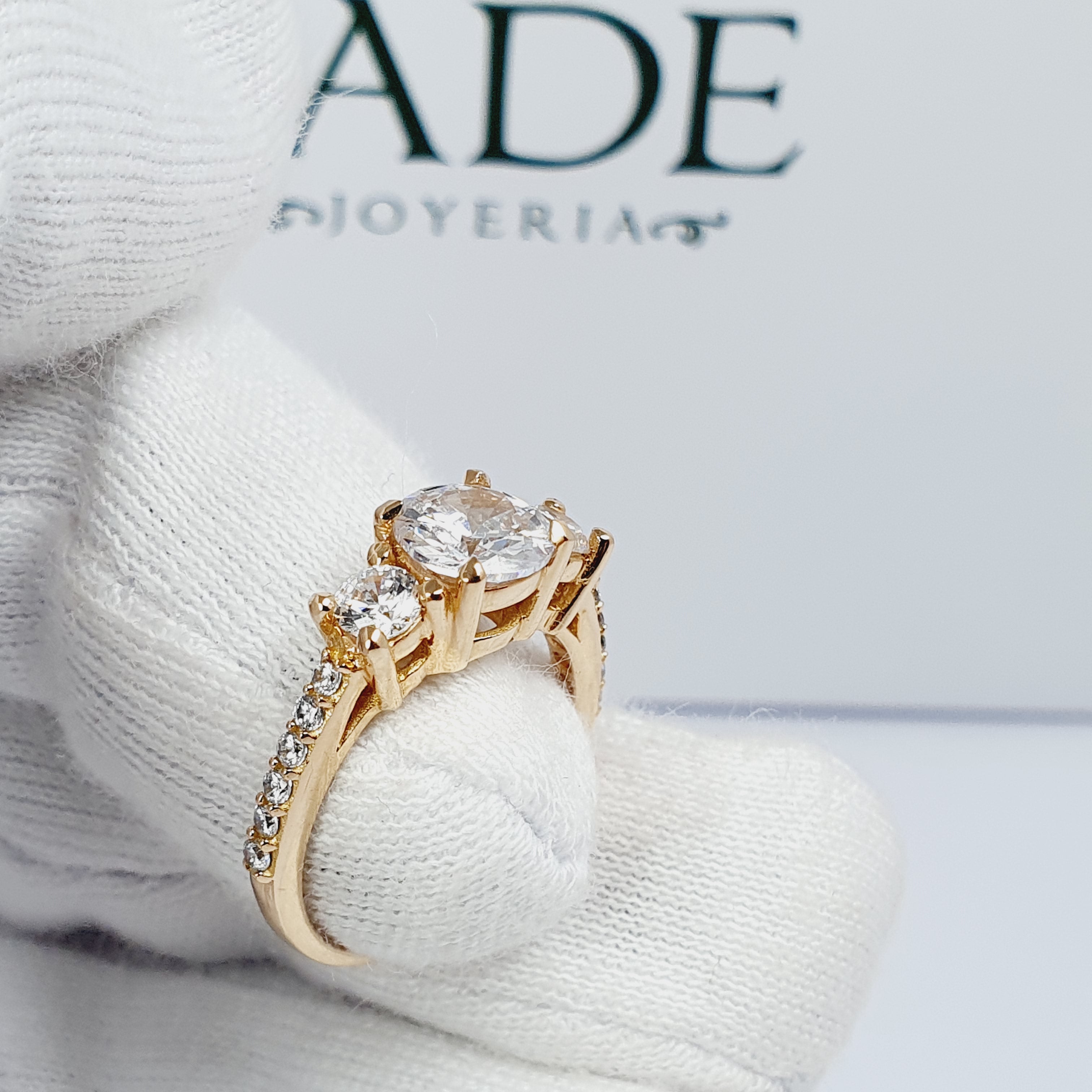 Anillo de compromiso oro 18k piedras redondas Jade18k