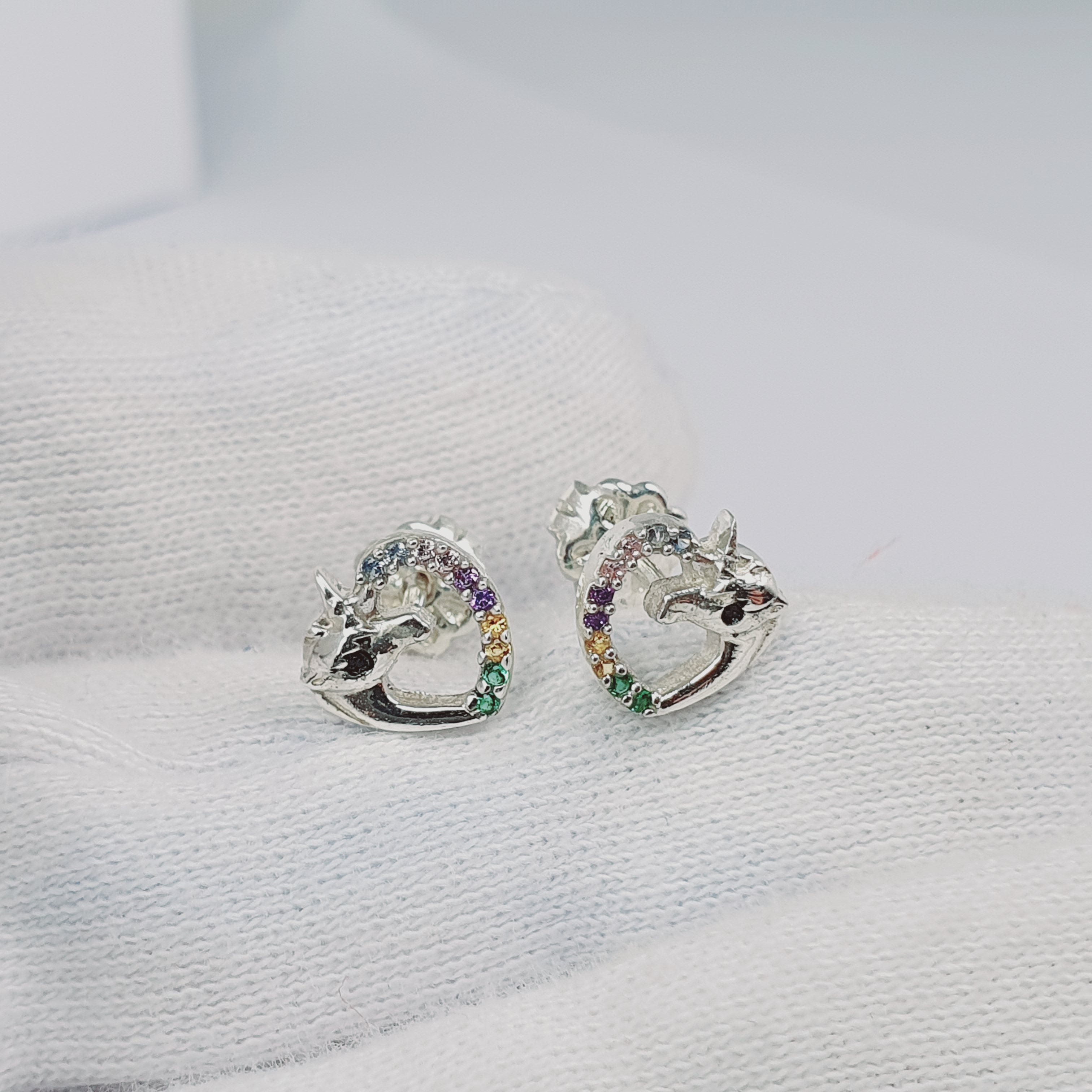Aretes de unicornio en plata con piedras