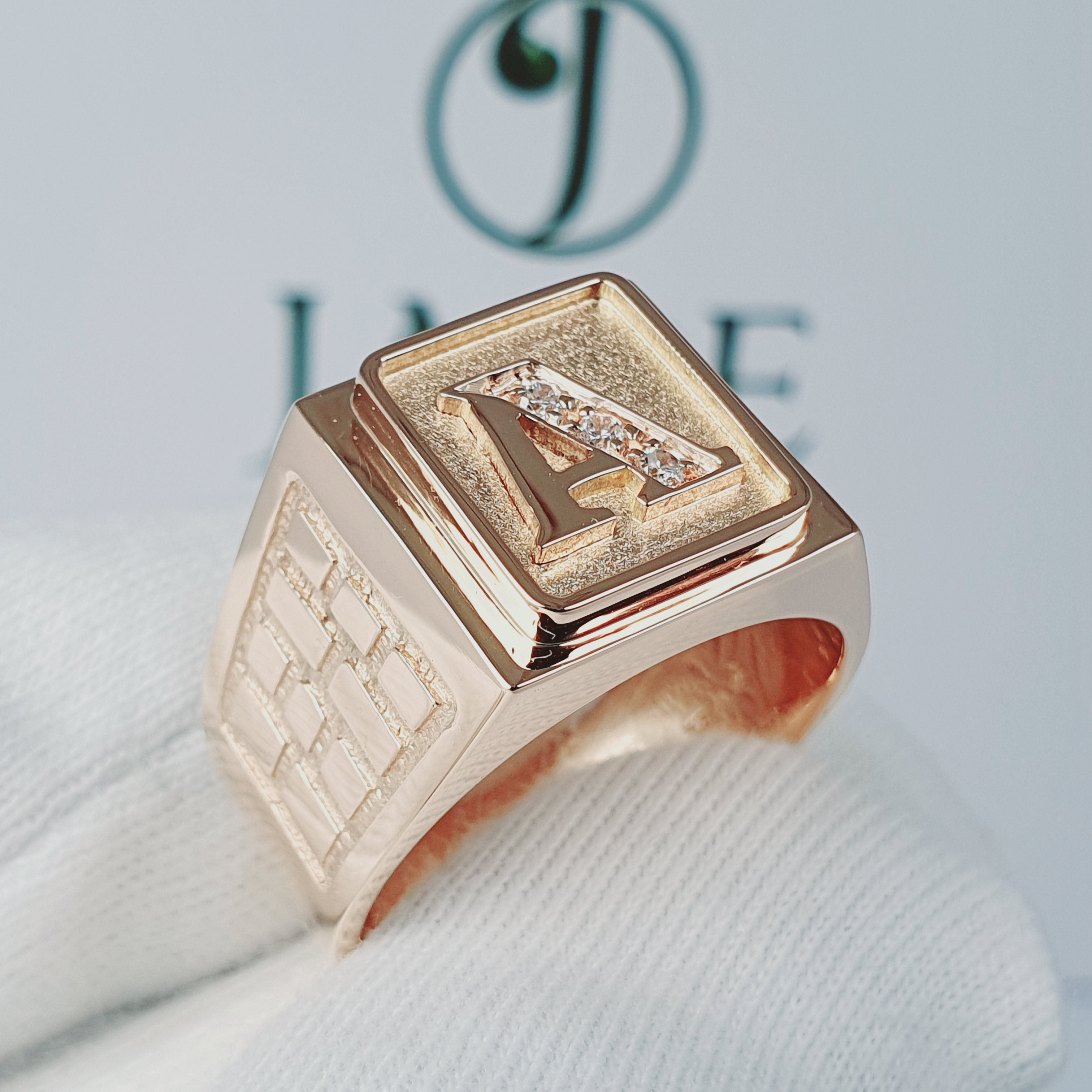 Chevalier personalizado para varon con letra oro 18k