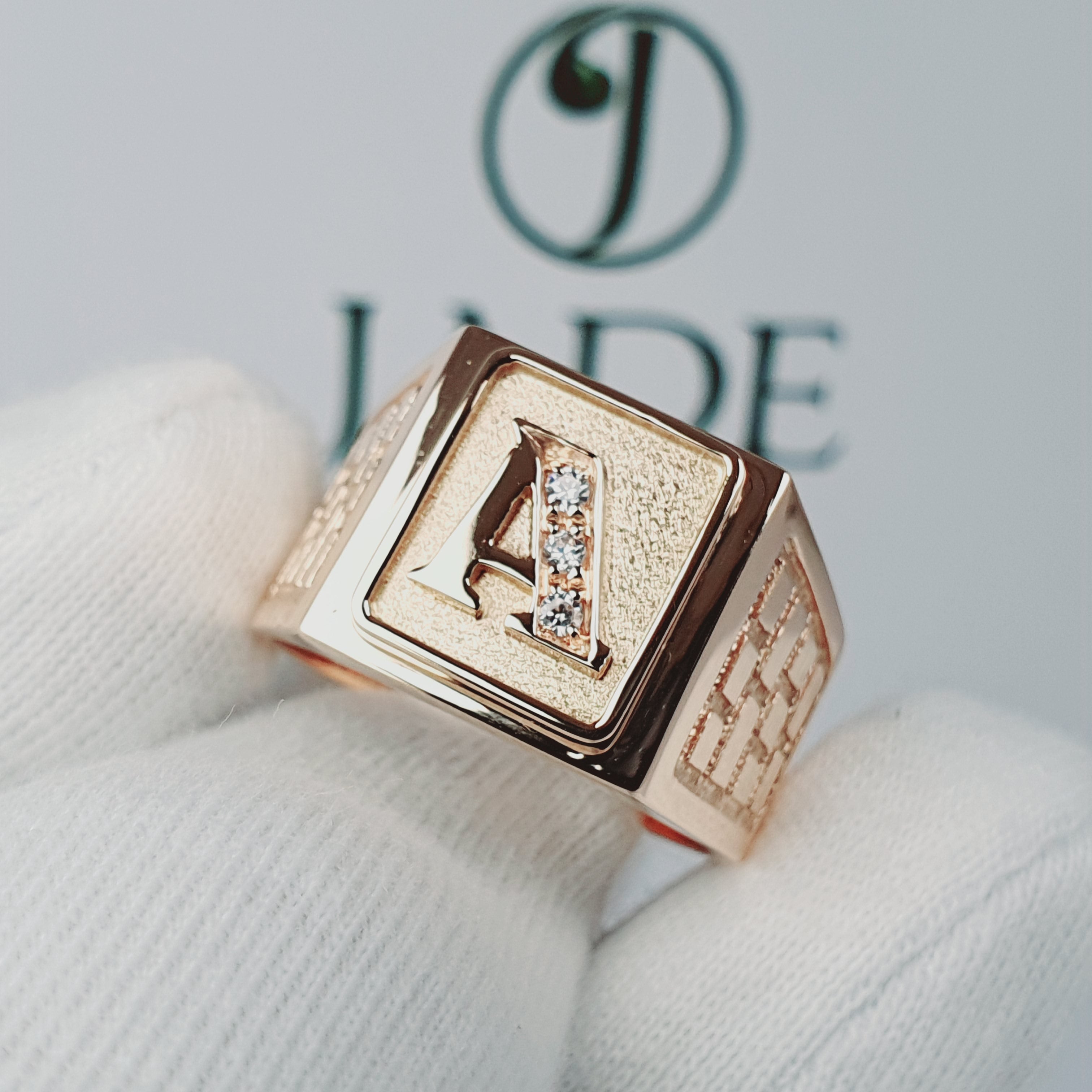 Chevalier personalizado para varon con letra oro 18k