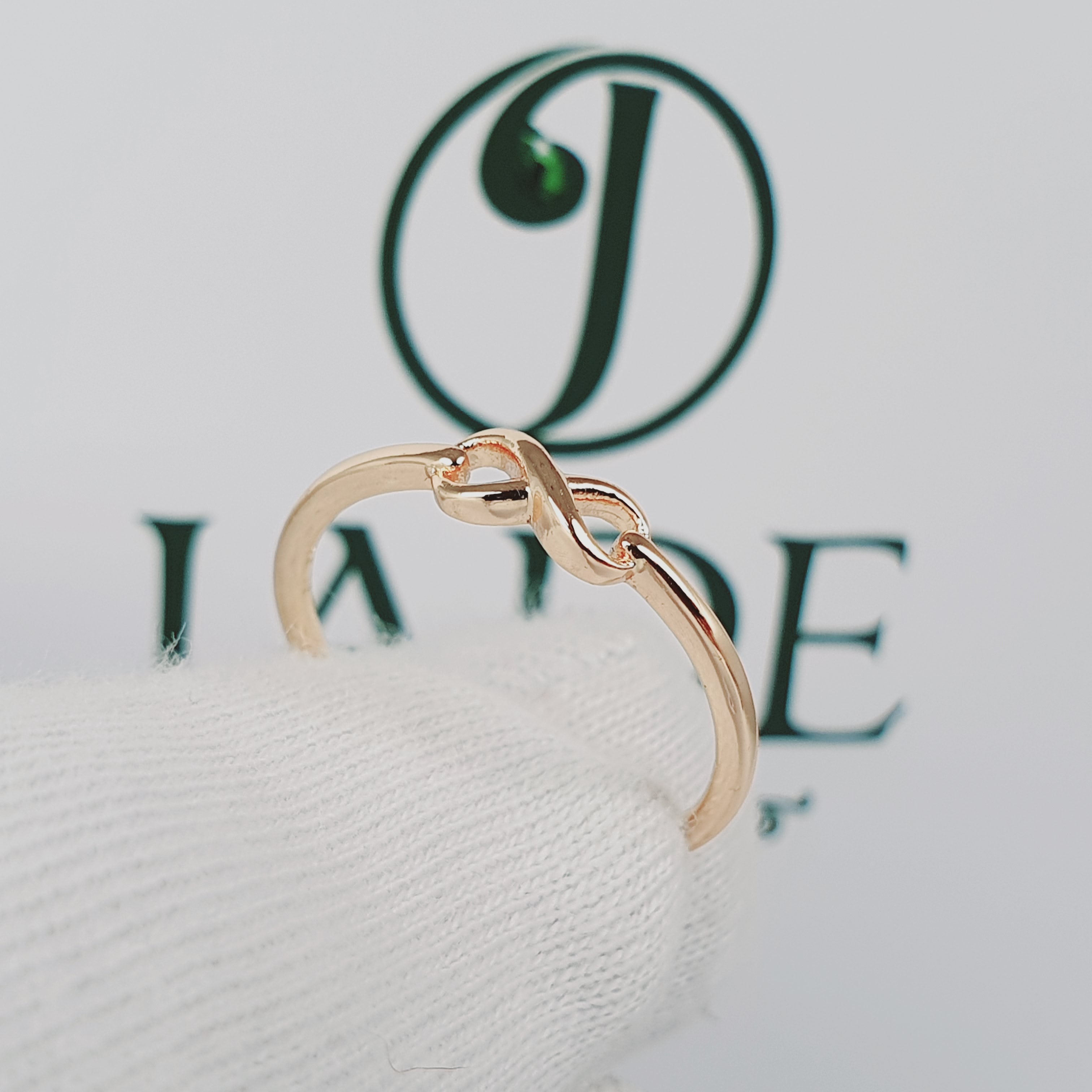 Anillo Infinito delicado para dama 18k oro