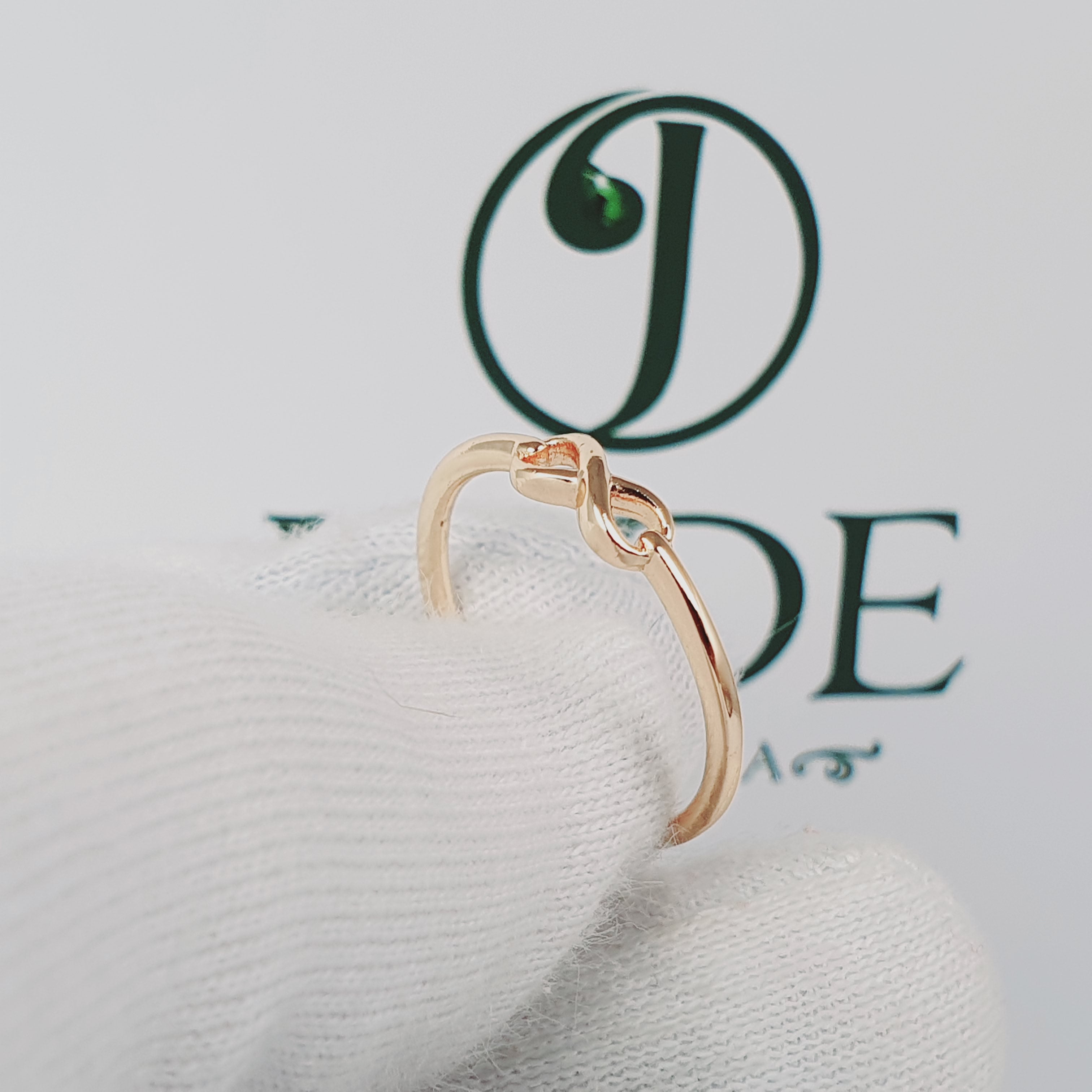 Anillo Infinito delicado para dama 18k oro