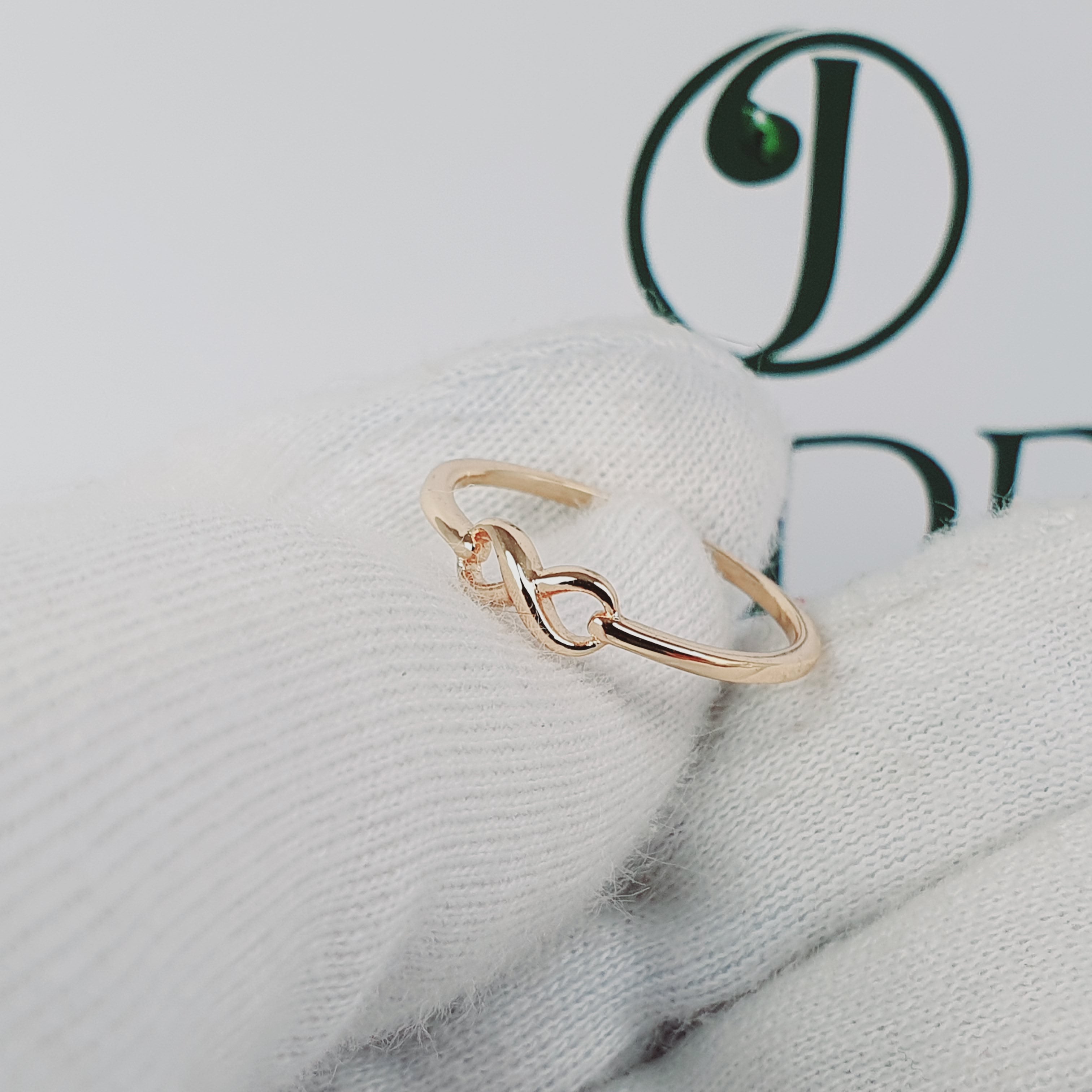 Anillo Infinito delicado para dama 18k oro