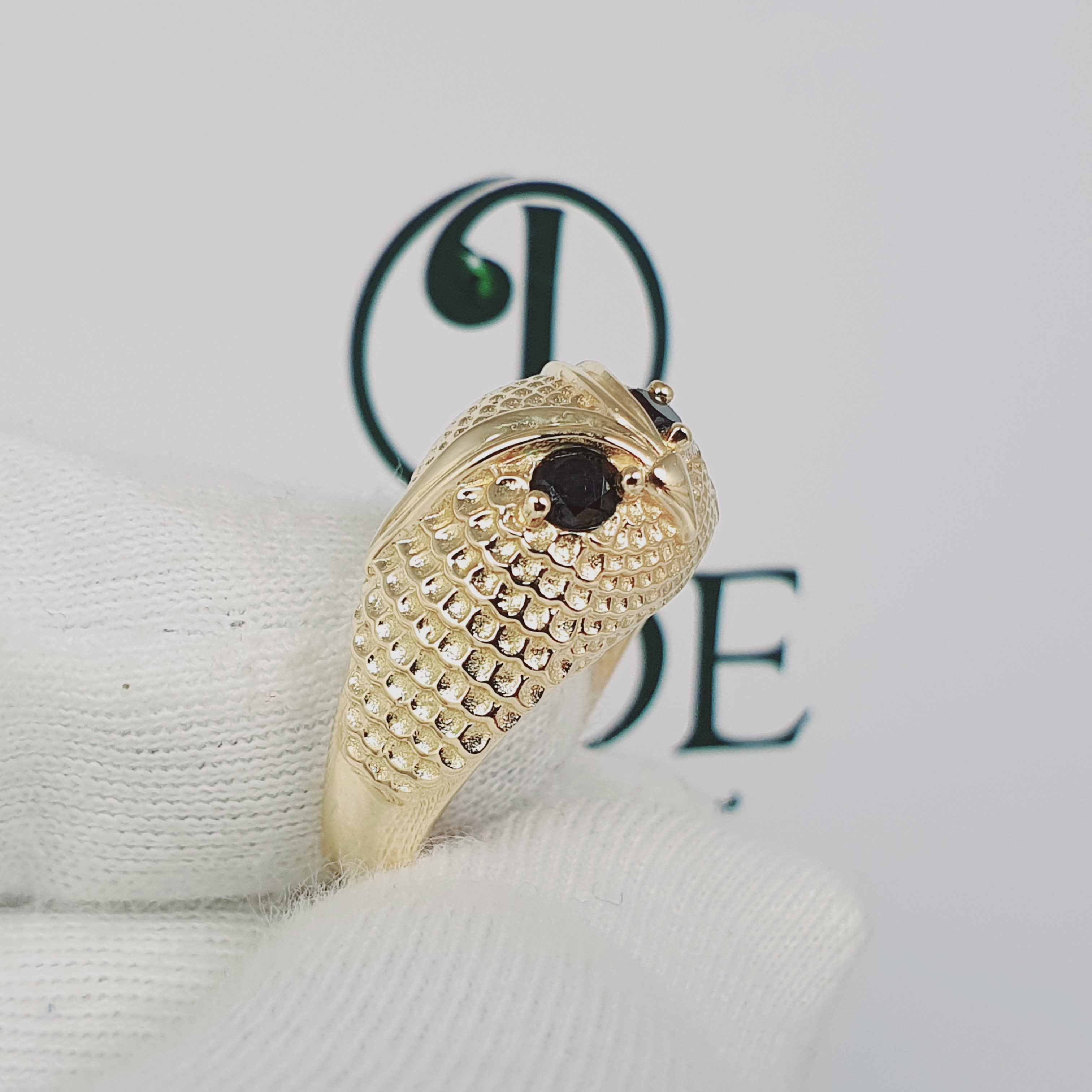 Anillo de Buho en oro 18k