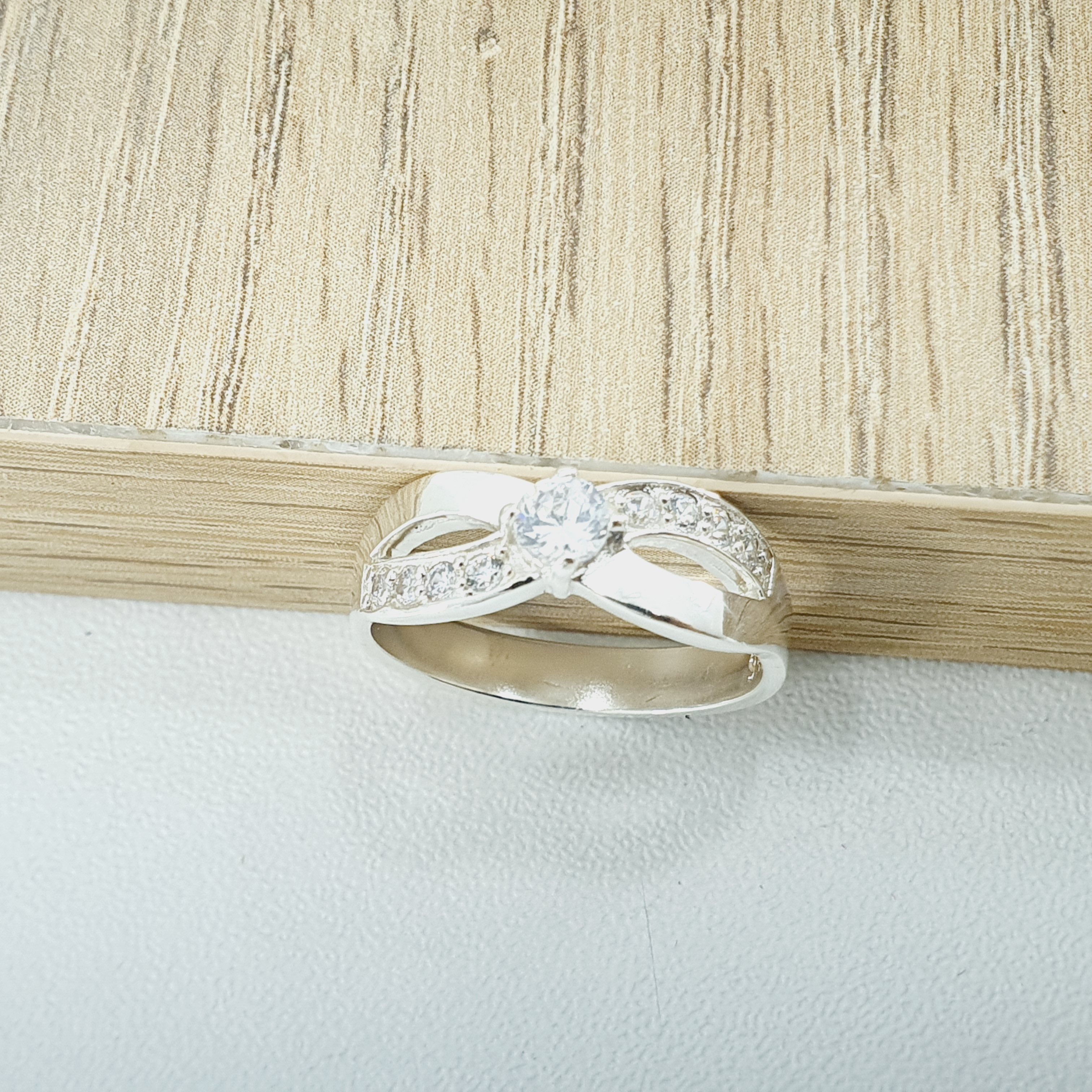 Sortija tipo infinito en plata