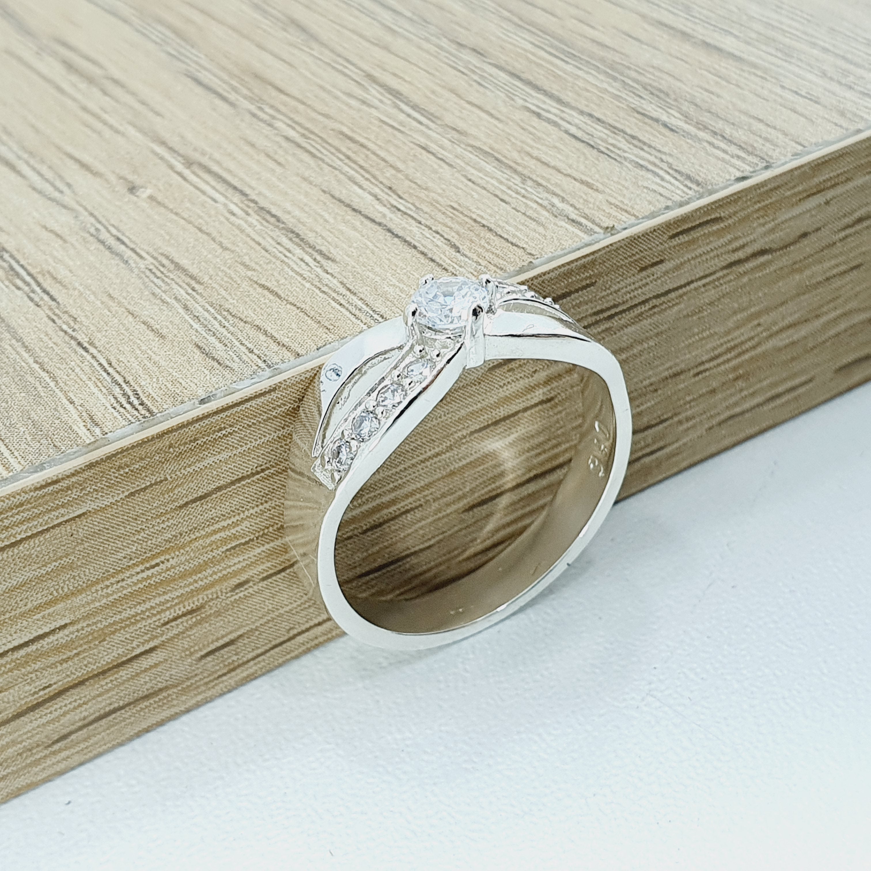 Sortija tipo infinito en plata